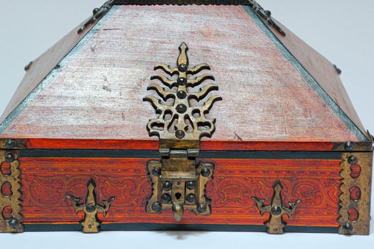 Hand-Painted Large Jewelry Dowry Box Lacquered Teak and Brass India 1900 For Sale