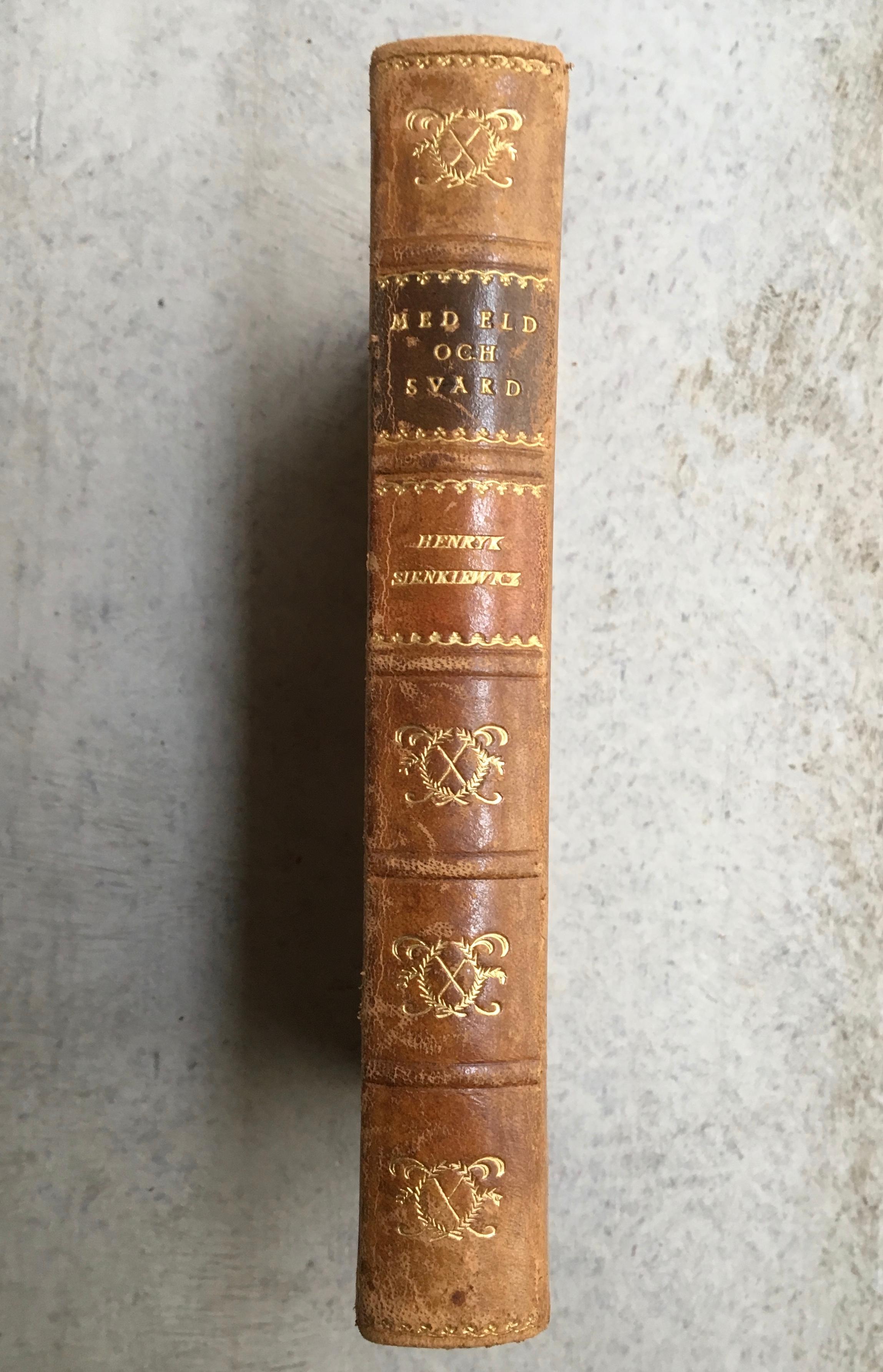Scandinavian Antique Leather-Bound Books, 2000 Books in Brown And Red Available For Sale 7