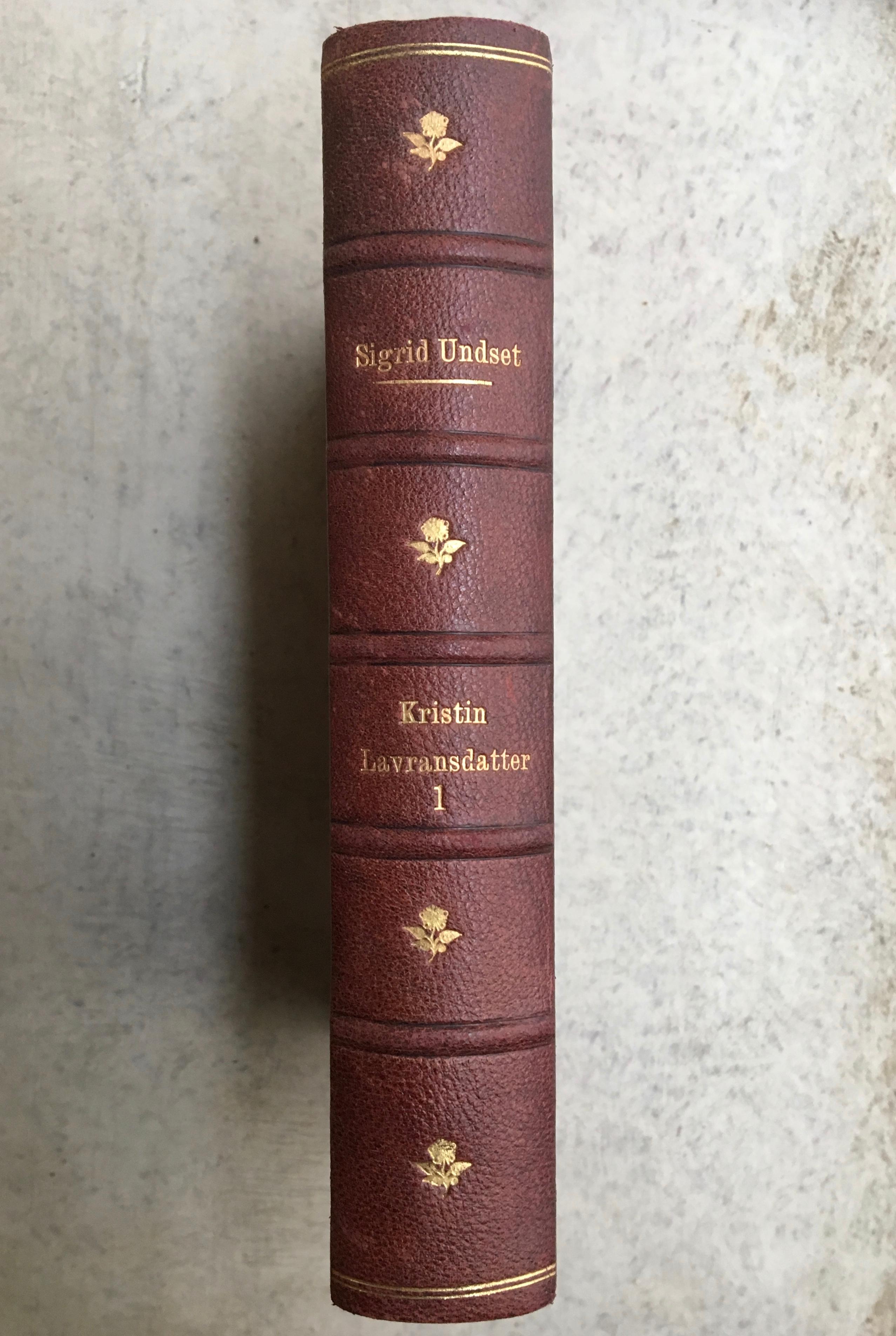 Scandinavian Antique Leather-Bound Books, 2000 Books in Brown And Red Available  For Sale 10
