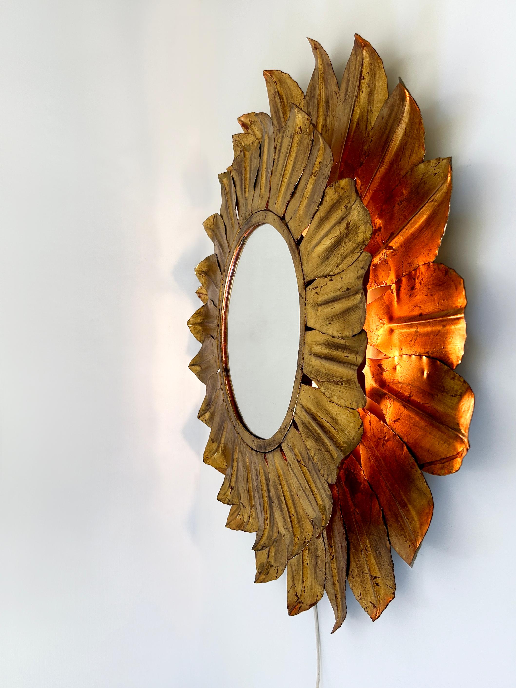 Grand miroir mural décoratif en forme de tournesol, datant du milieu du siècle dernier et éclairé par l'arrière, Allemagne, années 1960 en vente 4