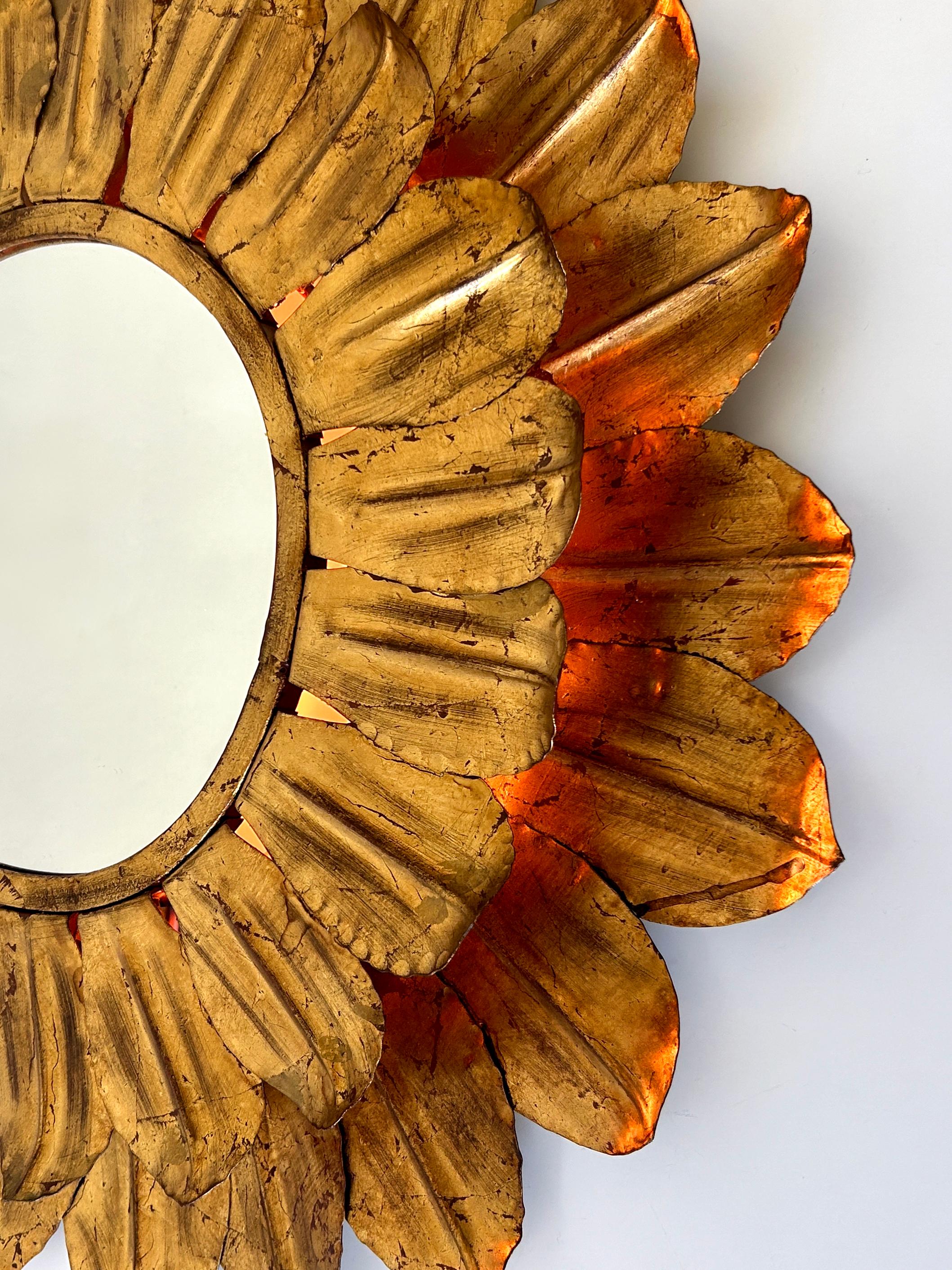 Grand miroir mural décoratif en forme de tournesol, datant du milieu du siècle dernier et éclairé par l'arrière, Allemagne, années 1960 en vente 9