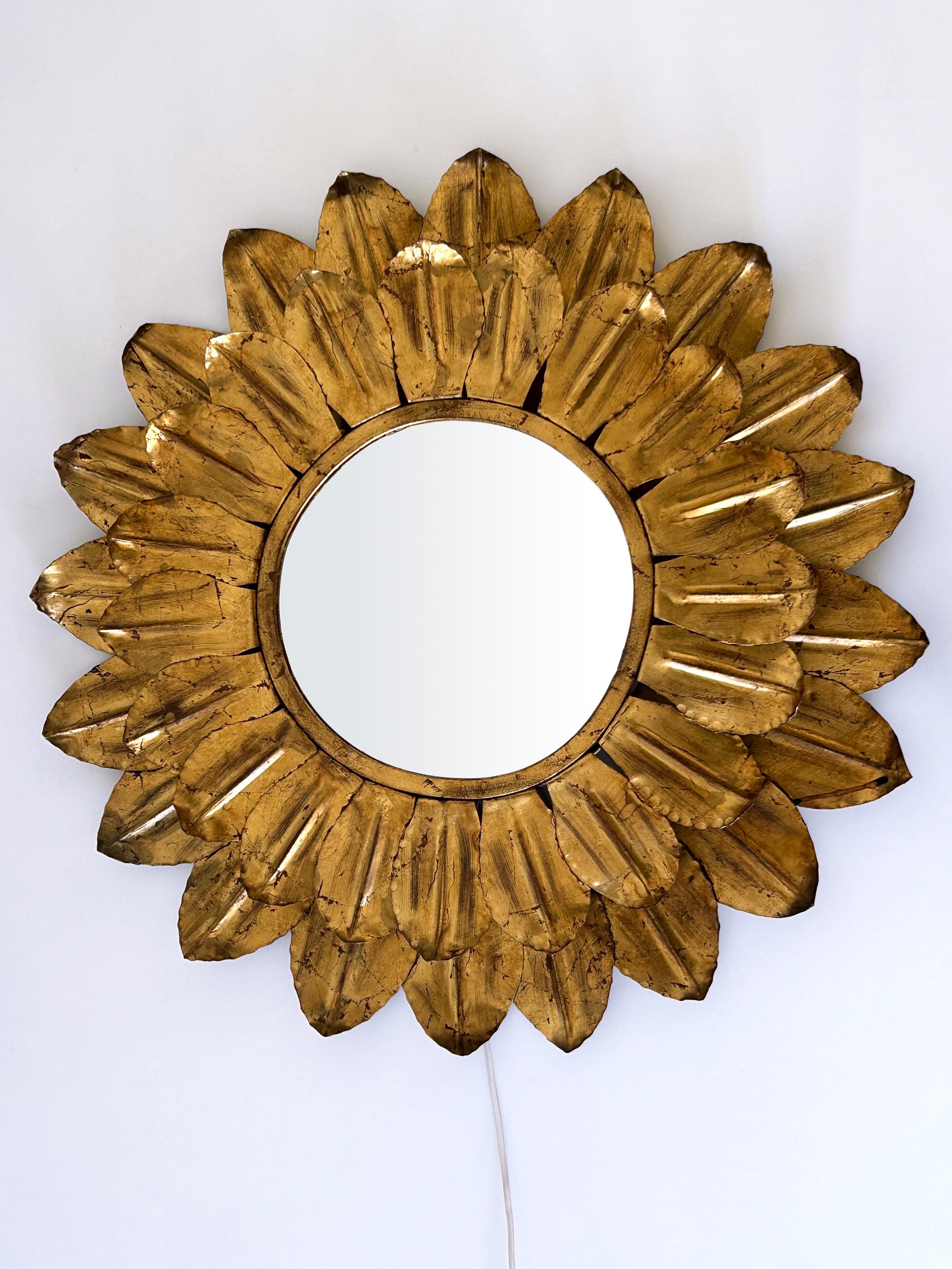 Mid-Century Modern Grand miroir mural décoratif en forme de tournesol, datant du milieu du siècle dernier et éclairé par l'arrière, Allemagne, années 1960 en vente