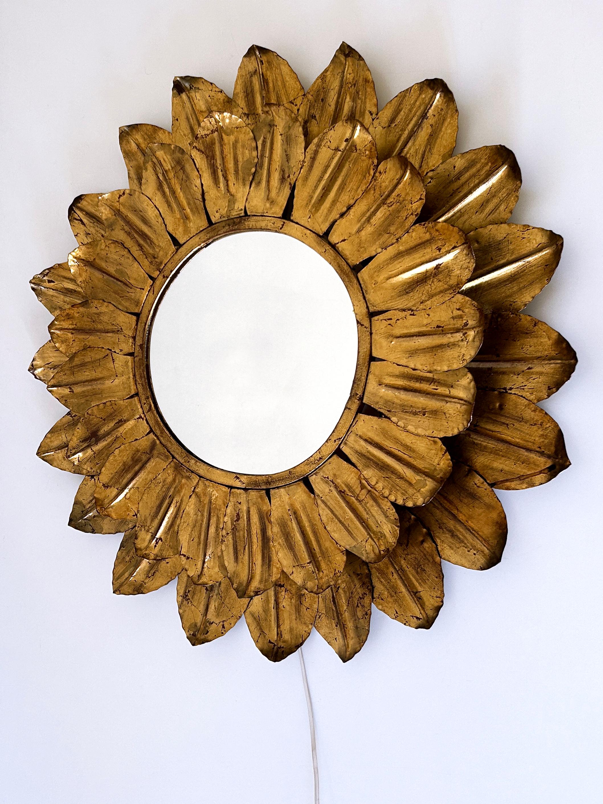 Grand miroir mural décoratif en forme de tournesol, datant du milieu du siècle dernier et éclairé par l'arrière, Allemagne, années 1960 Bon état - En vente à Munich, DE