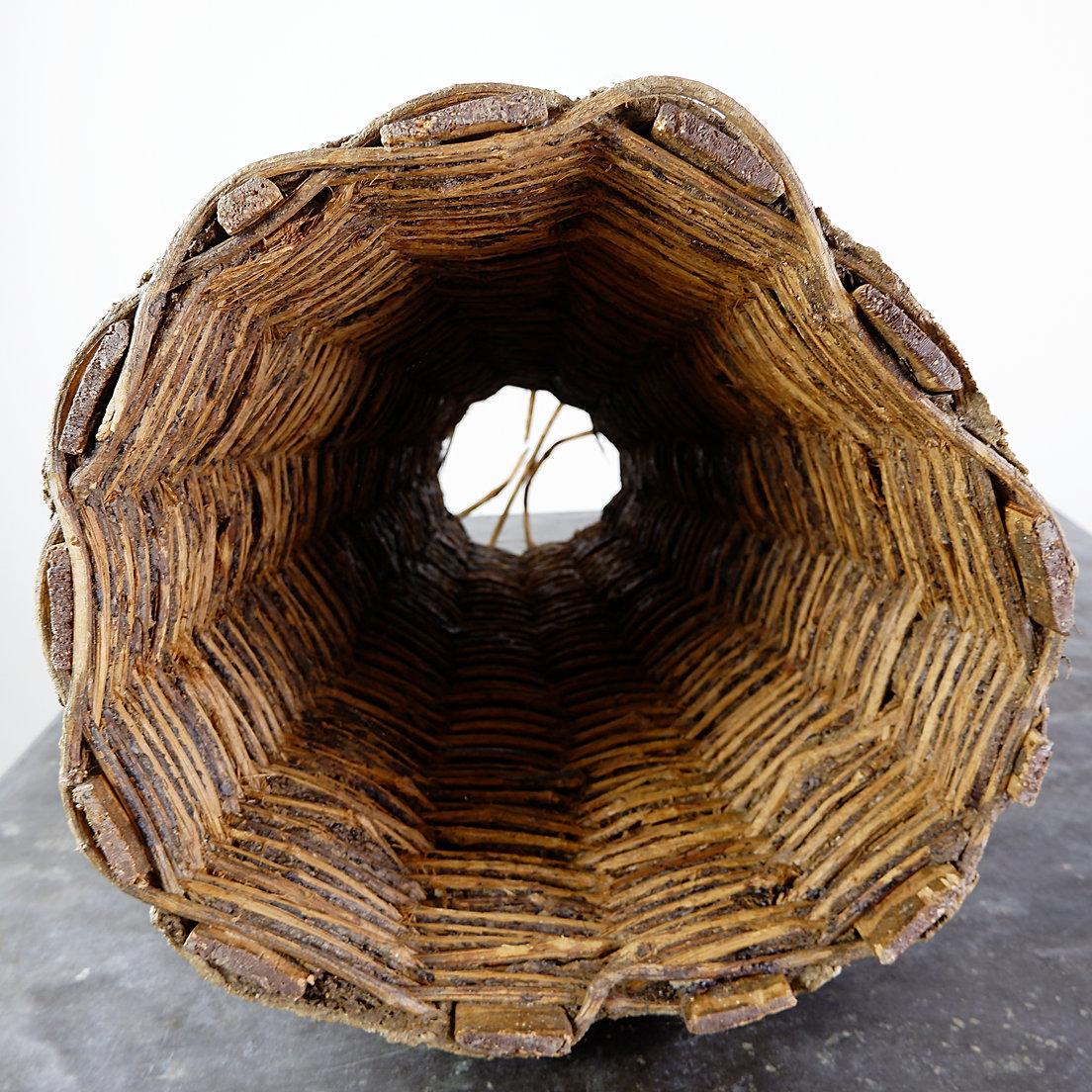 Grande cage de hive traditionnelle ancienne en osier et « Torchis » en vente 1