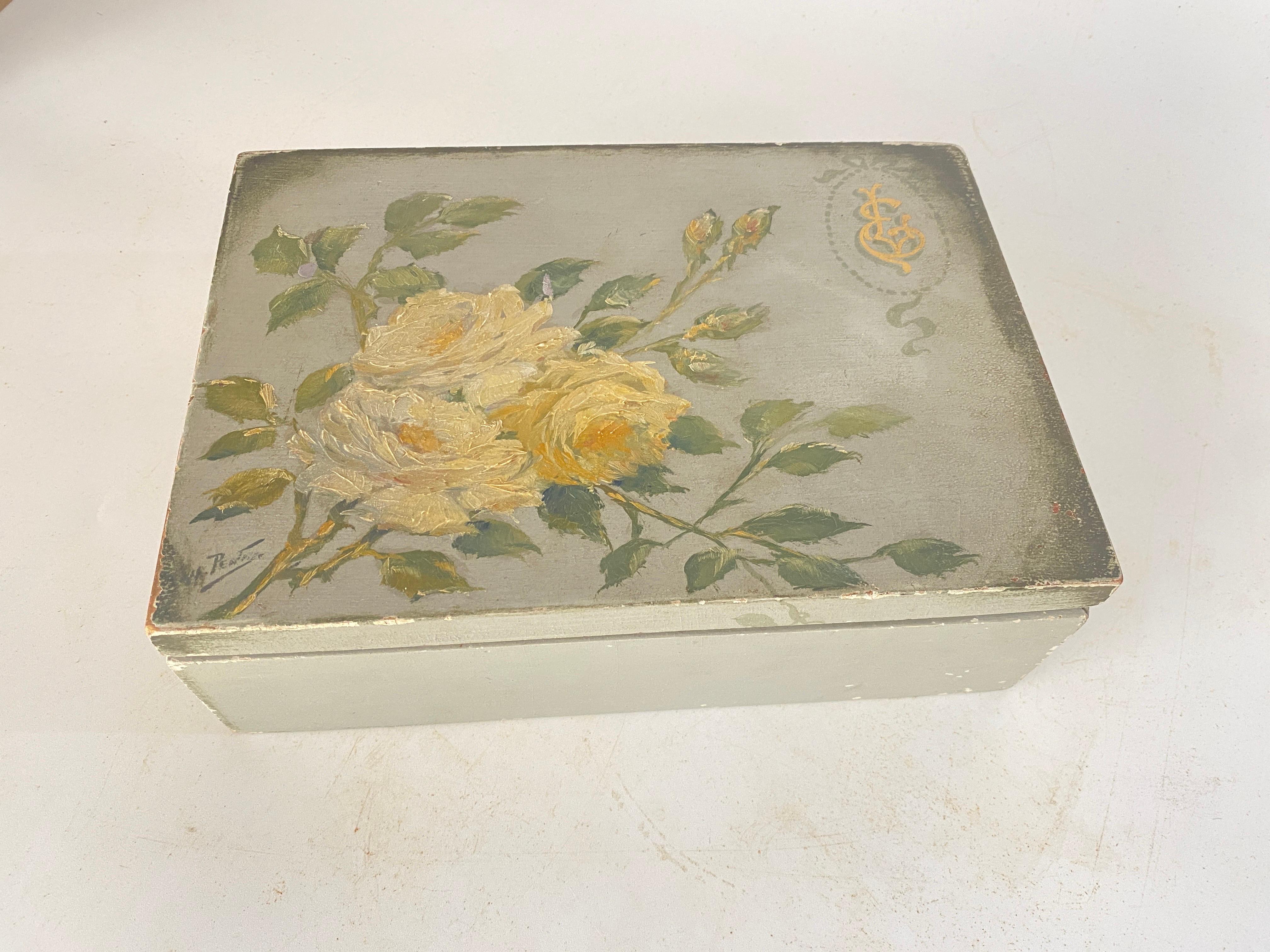 English Large Decorative or Jewelry Box, in Wood, England, 19th Century Flowers Decor For Sale