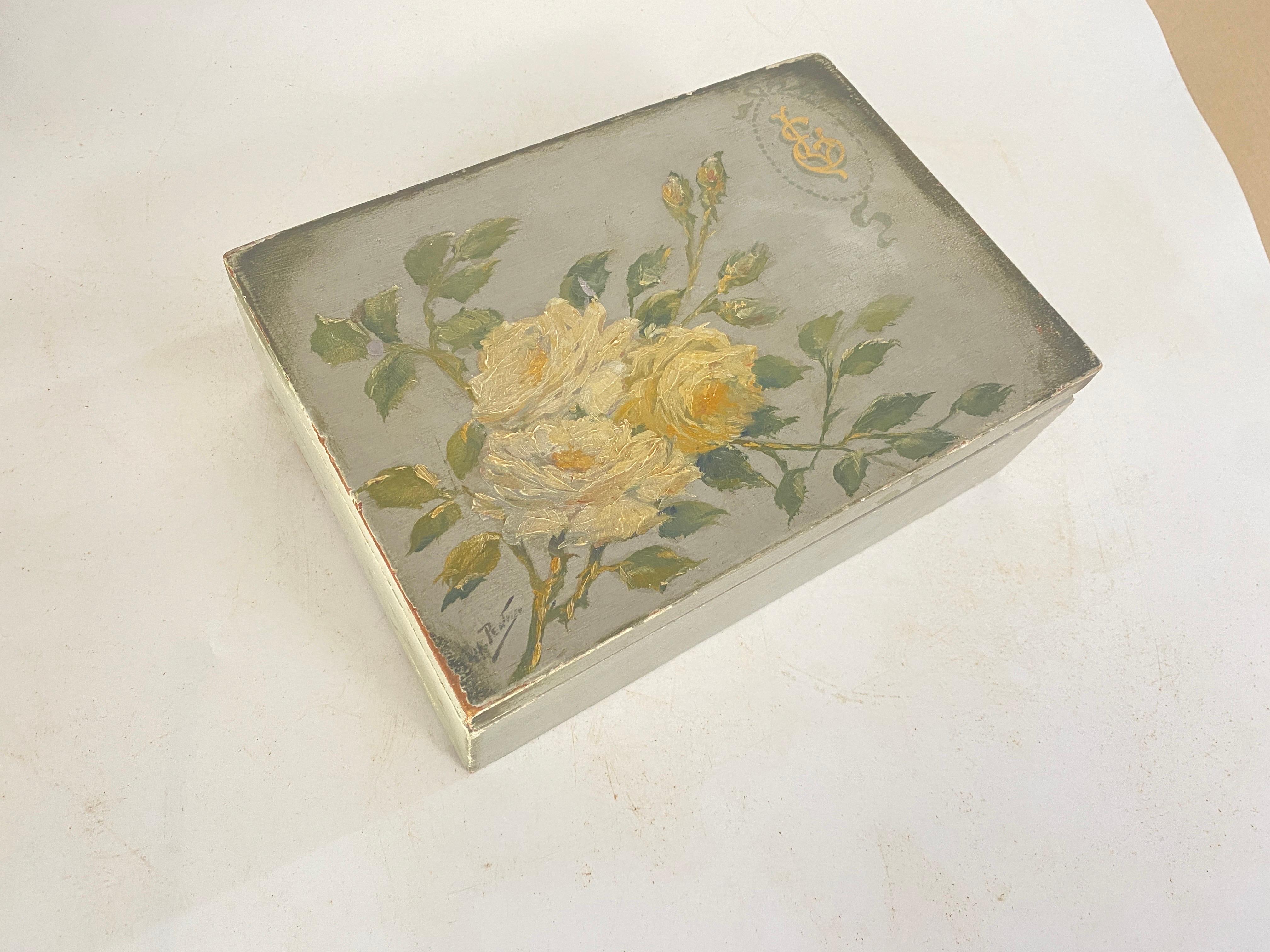 Large Decorative or Jewelry Box, in Wood, England, 19th Century Flowers Decor In Good Condition For Sale In Auribeau sur Siagne, FR