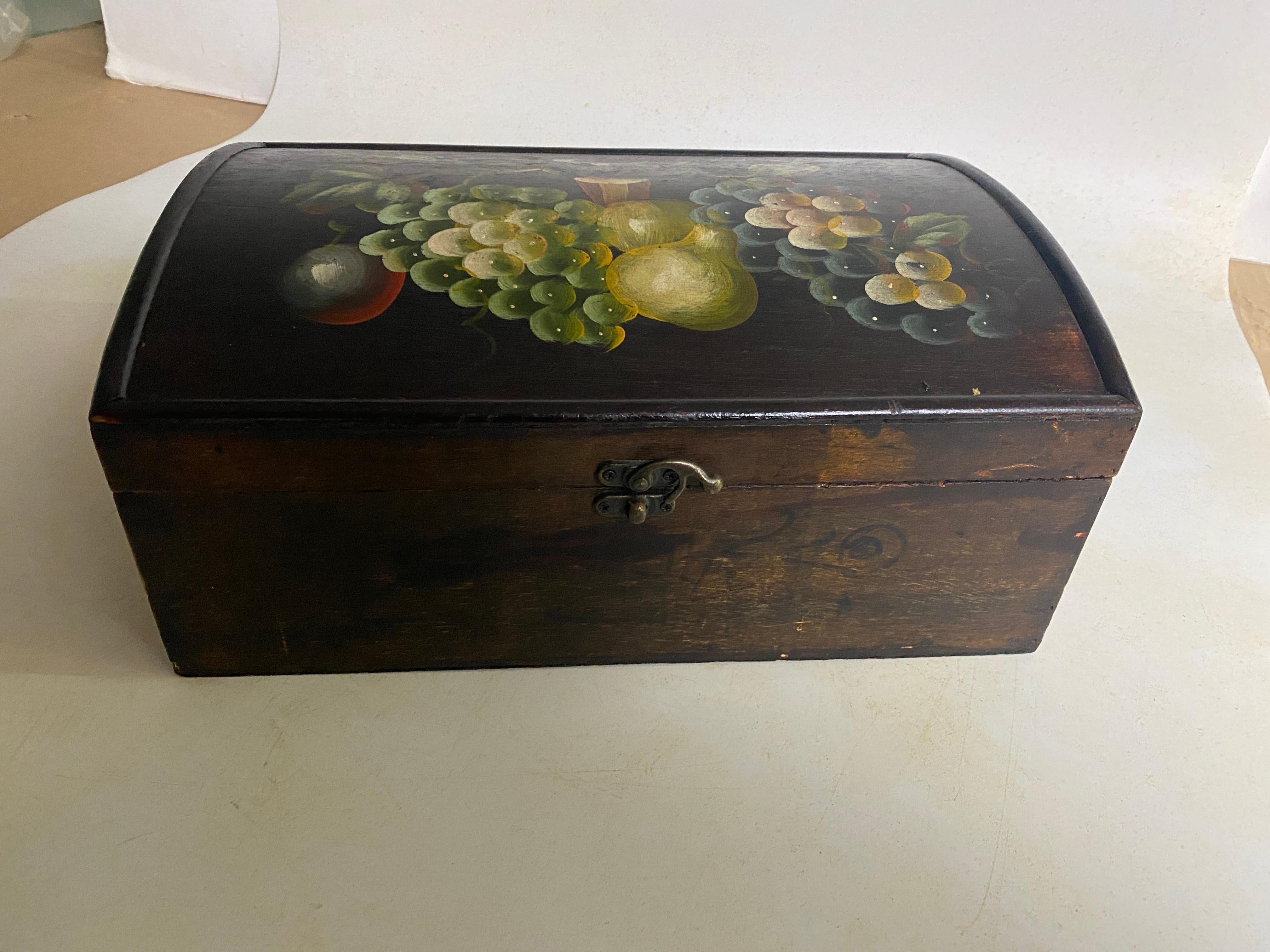 Large Decorative or Jewelry Box, in Wood, England, 20th Century Fruits Decor For Sale 7