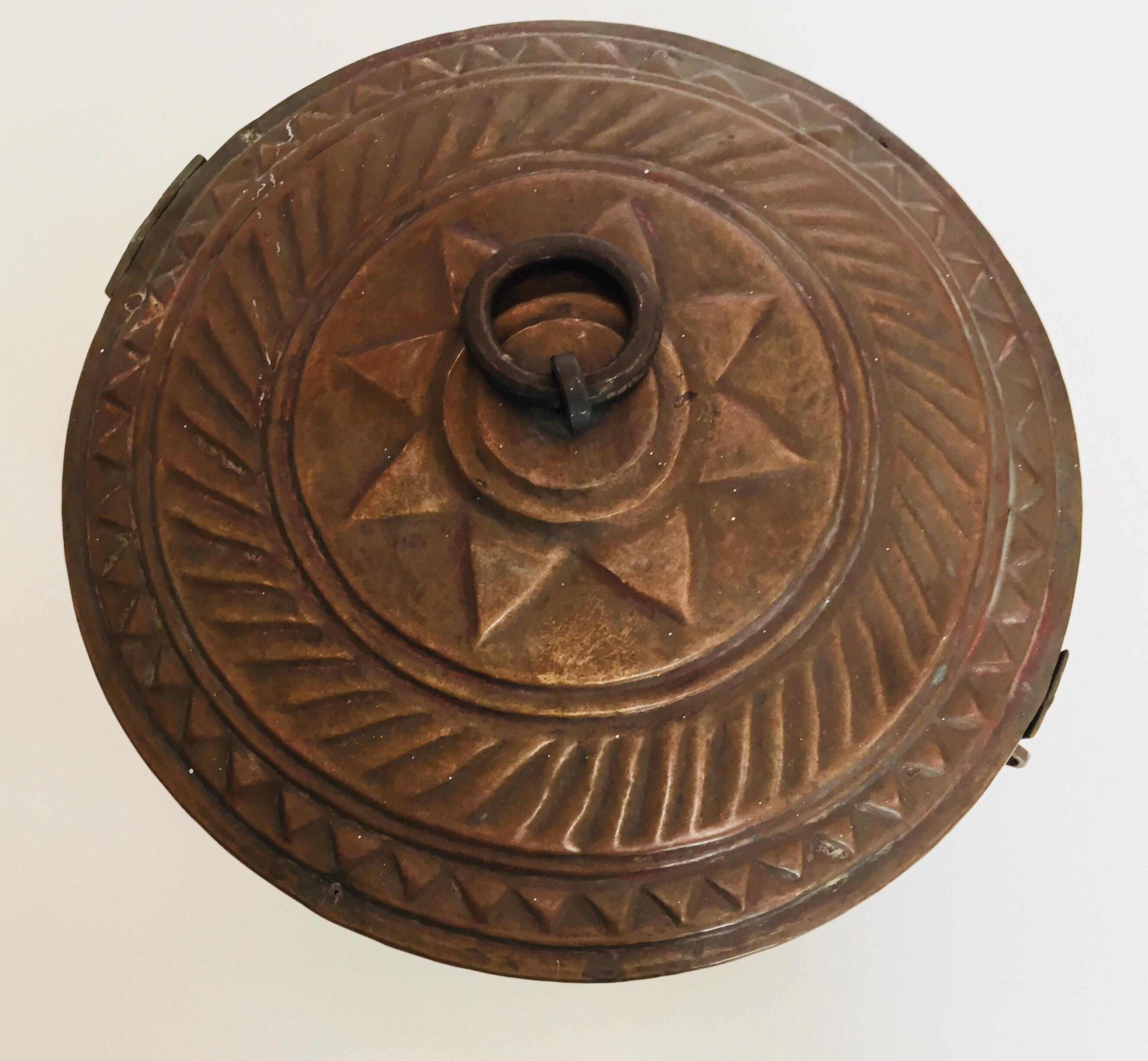 Very large beautiful vintage handcrafted decorative round copper box with lid, latch and handle
Delicately and intricately hand-hammered with geometric designs.
Hand crafted by skilled artisans from Northern India.
Crafted in metal copper brass,
