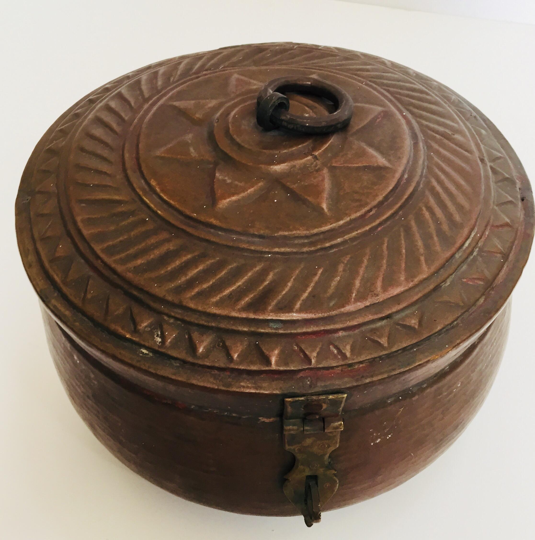 Hand-Carved Large Decorative Round Copper Box with Lid Northern India For Sale