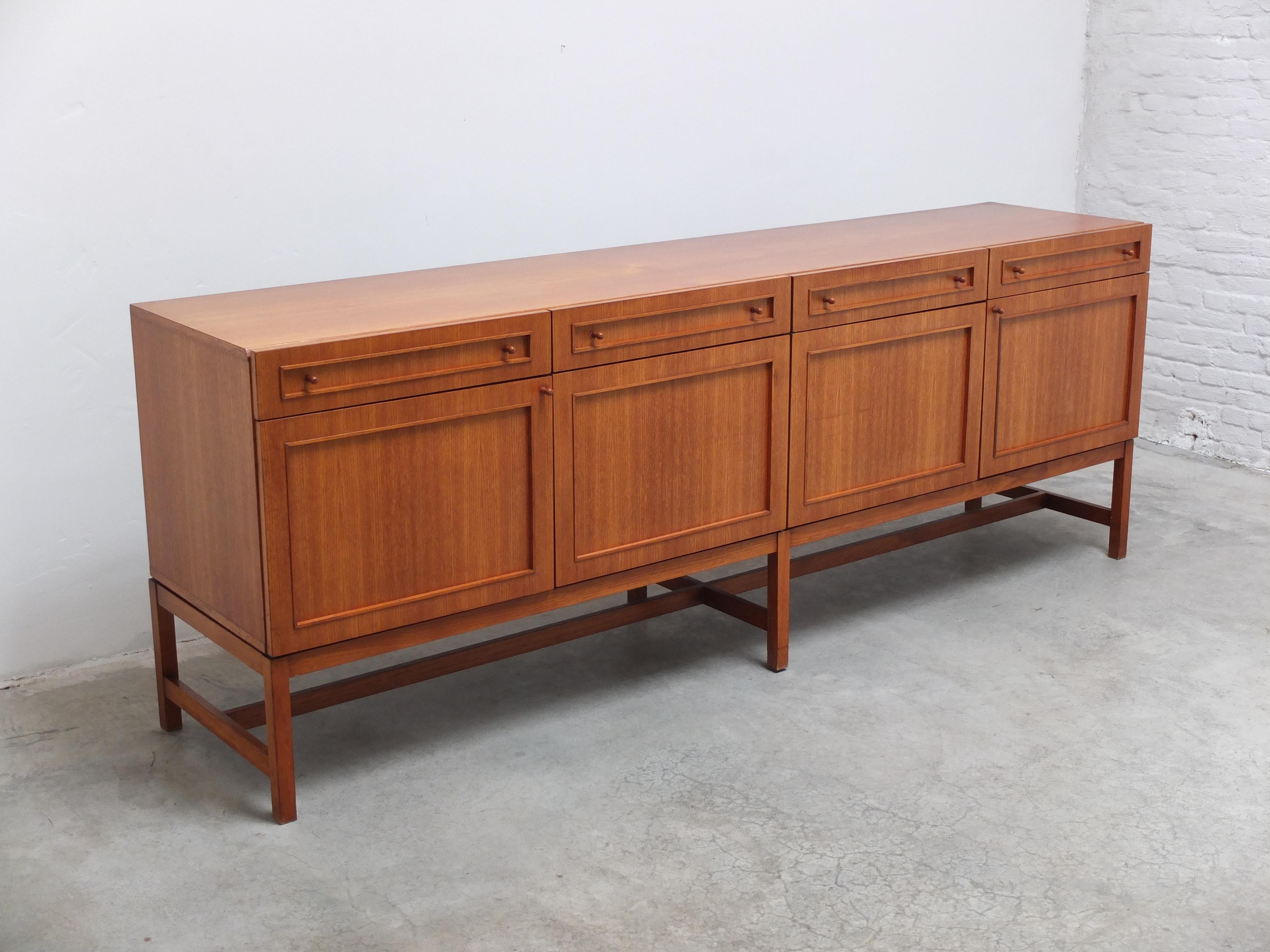 Large Decorative Sideboard by Oswald Vermaercke for V-Form, 1966 In Good Condition For Sale In Antwerpen, VAN