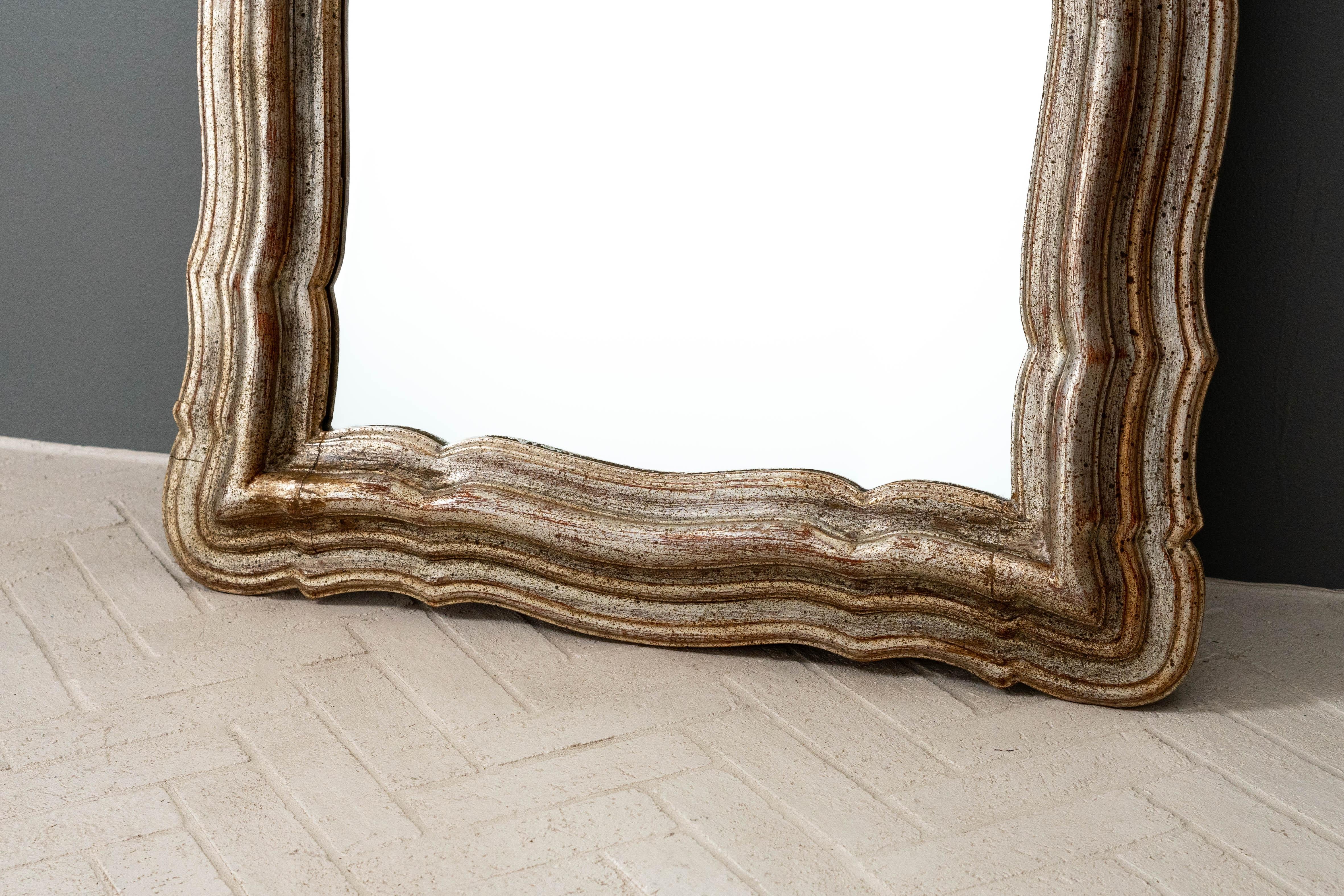 italien Grand miroir décoratif à feuilles d'argent en vente