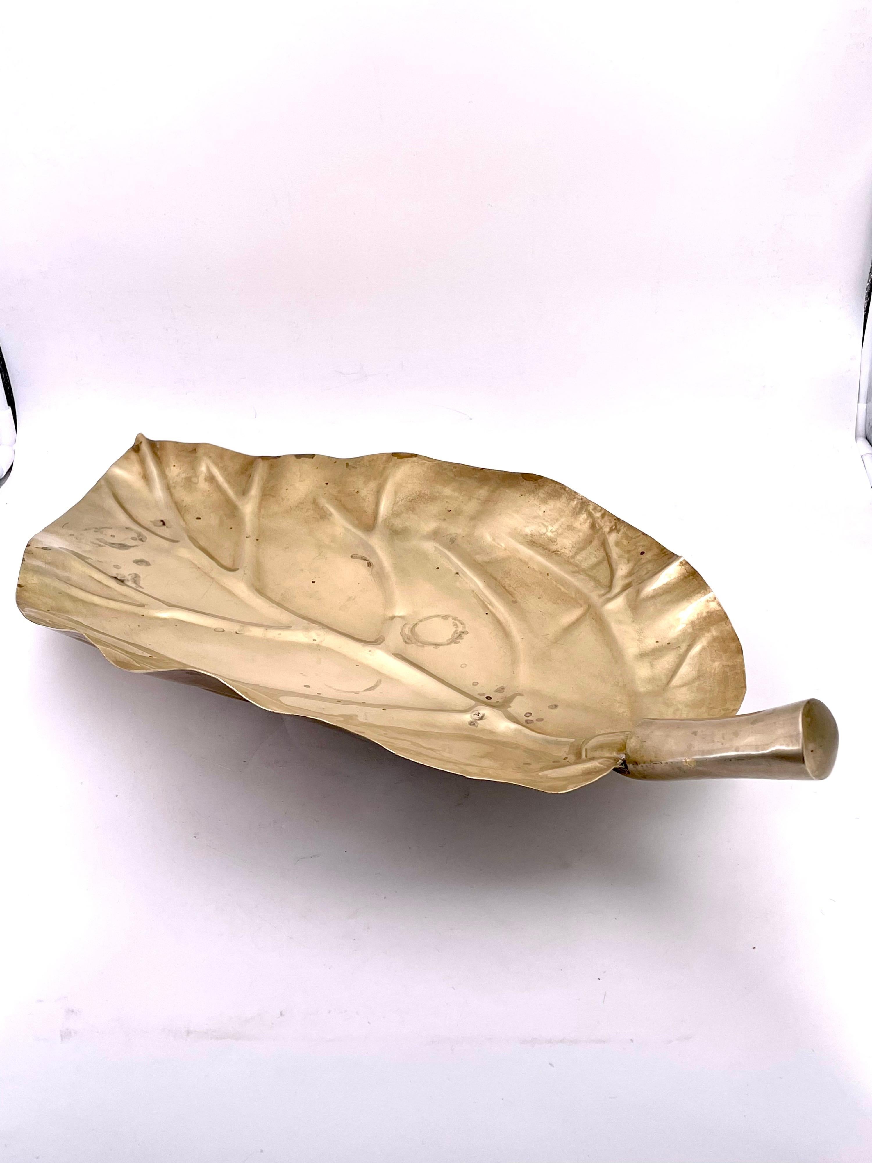 Beautiful and rare handmade large decorative solid brass dish centerpiece, circa 1970's we polished a little the leaf but left some patina it can be totally polished if desired sitting on 3 little feet.