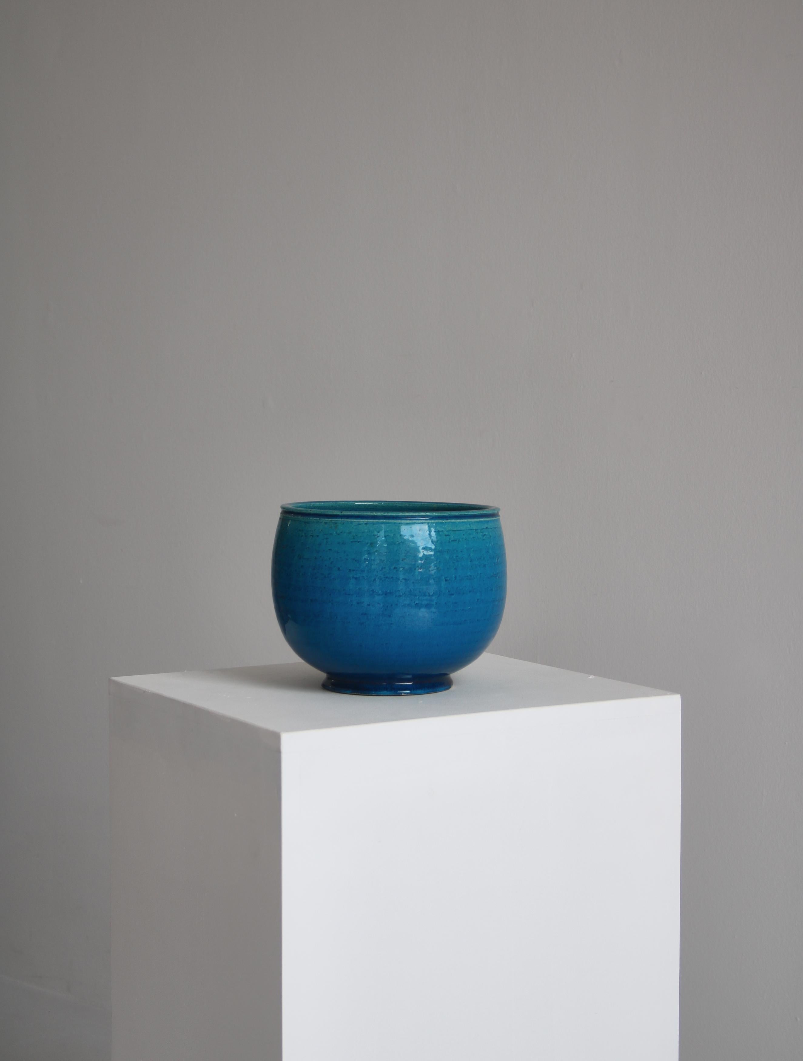 Scandinavian Modern Large Decorative Stoneware Bowl in Blue Glazing by Nils Kähler, Denmark, 1960s