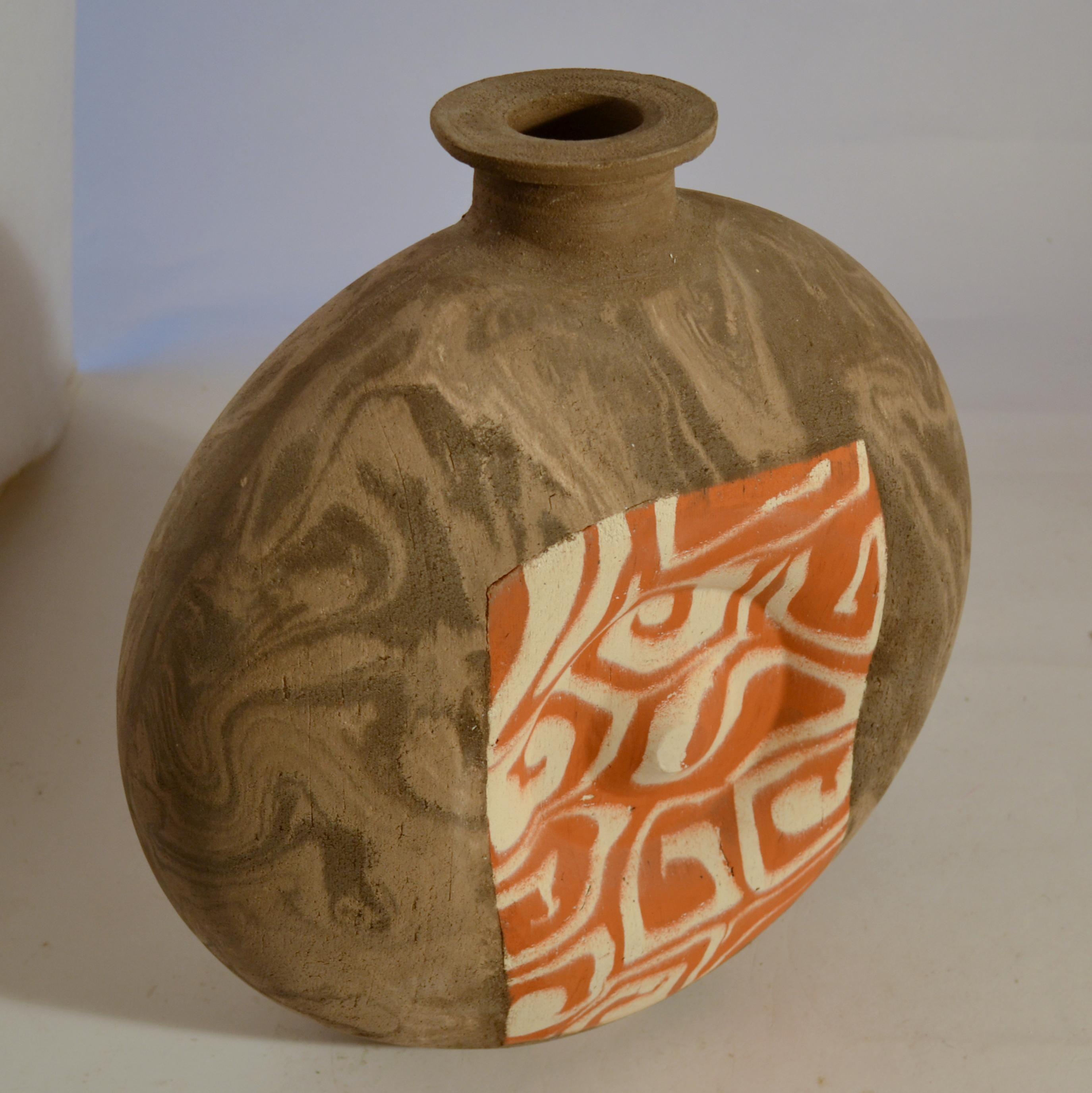 Große dekorative Studio-Keramik-Vasen in geometrischen Mustern und Erdtönen (Niederländisch) im Angebot