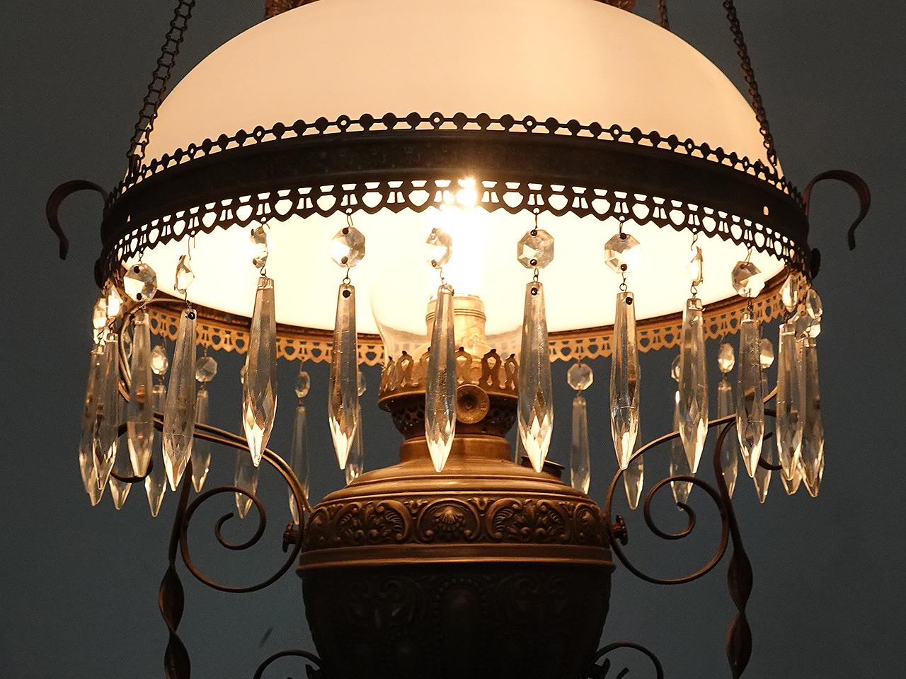 Large Decorative Victorian Oil Hanging Lamp - Newly Wired In Excellent Condition In Peekskill, NY