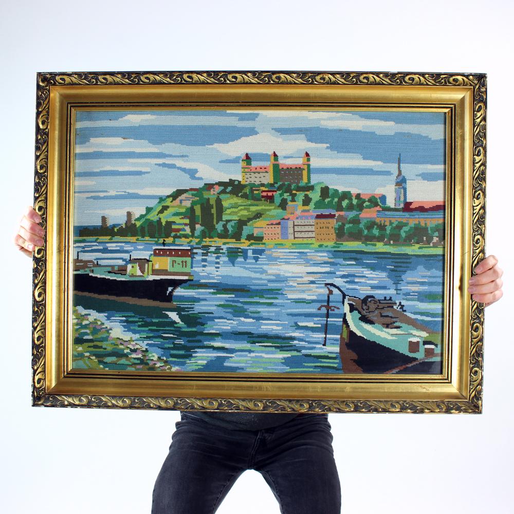 Große dekorative Vintage 1960er Jahre Wandteppich Kunst abgebildet Bratislava Scenery, Cz im Angebot 1