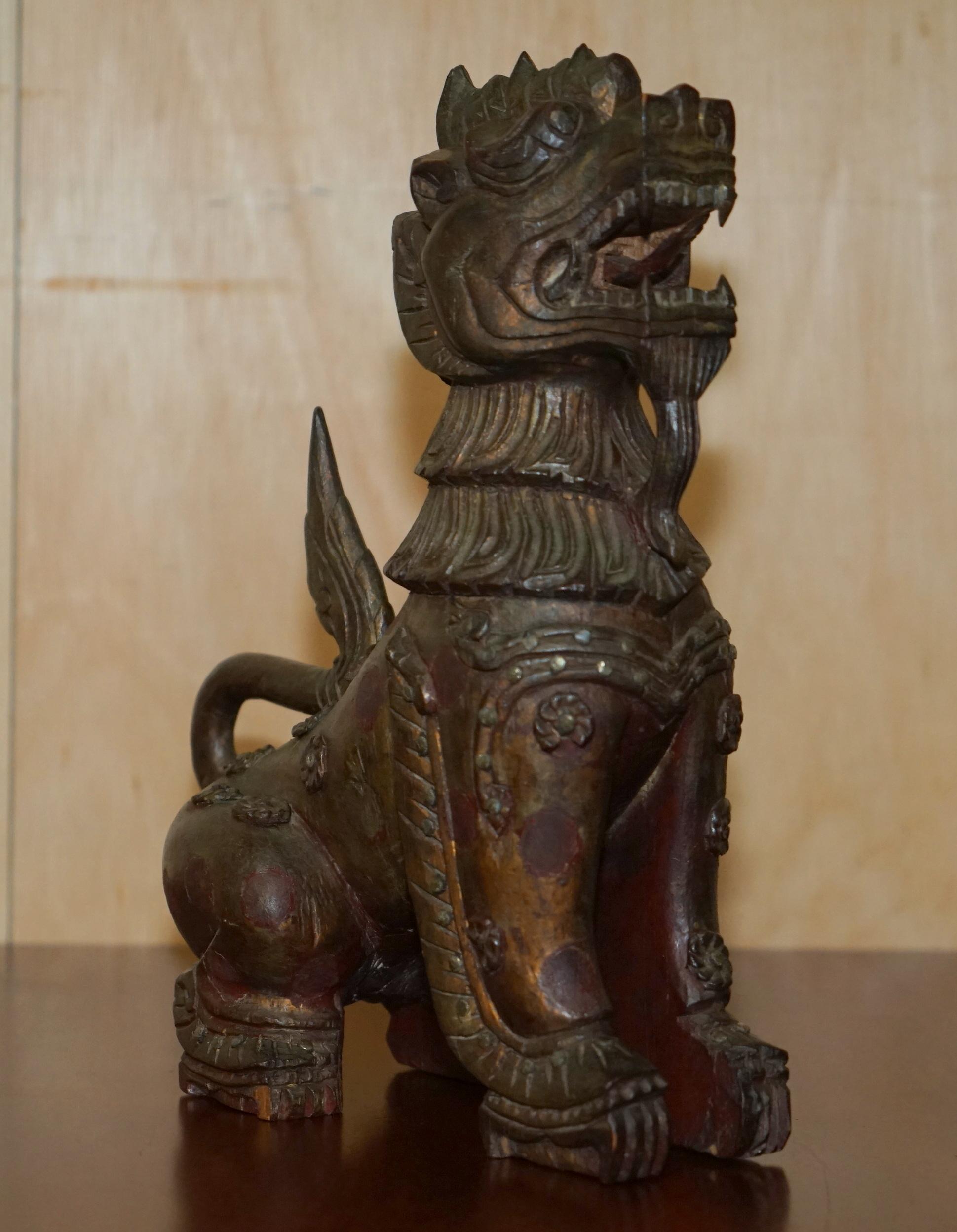 LARGE DECORATIVE VINTAGE MiD CENTURY HAND CARVED CHINESE LION FOO DOG STATUE For Sale 3