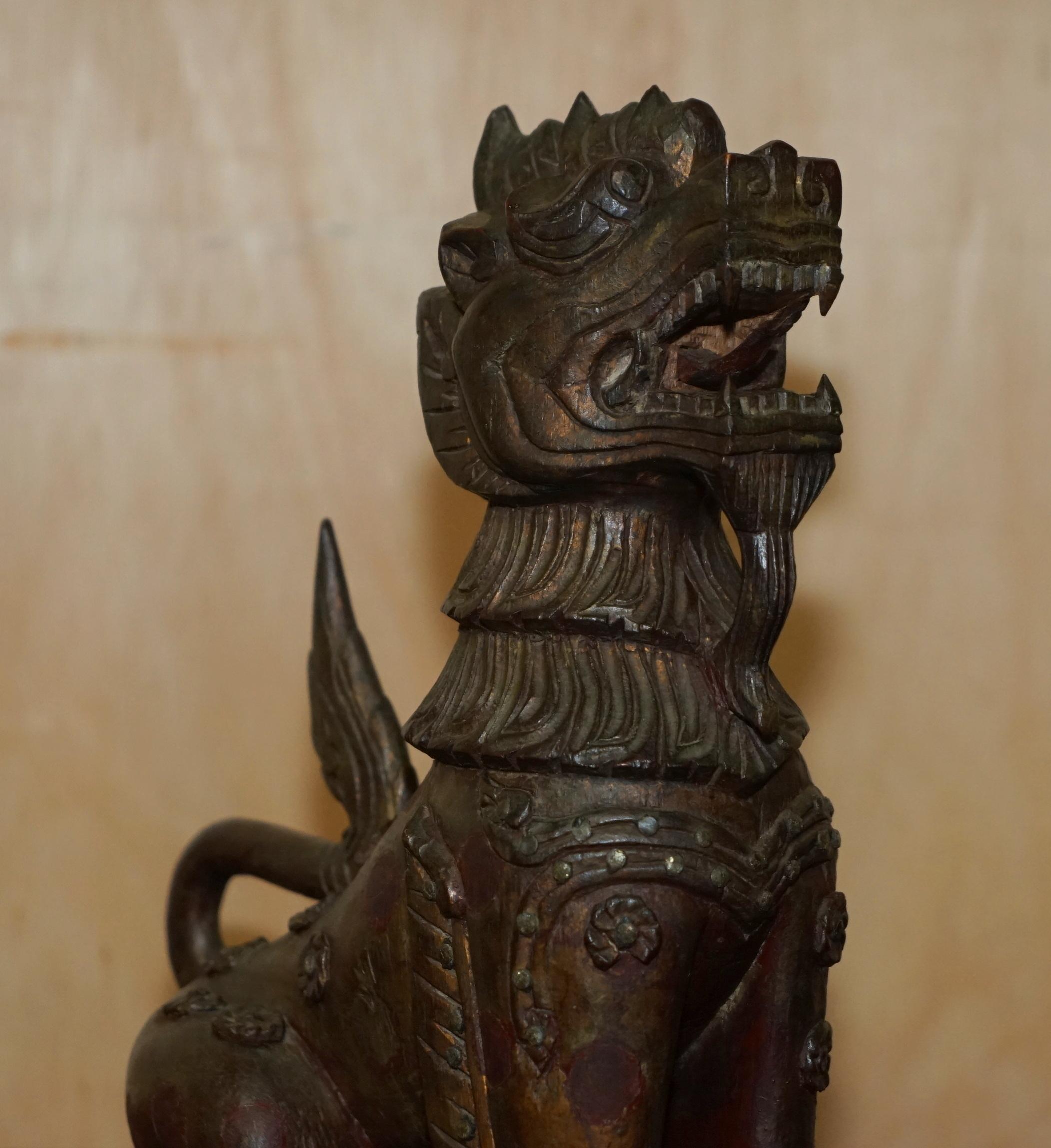 LARGE DECORATIVE VINTAGE MiD CENTURY HAND CARVED CHINESE LION FOO DOG STATUE For Sale 4