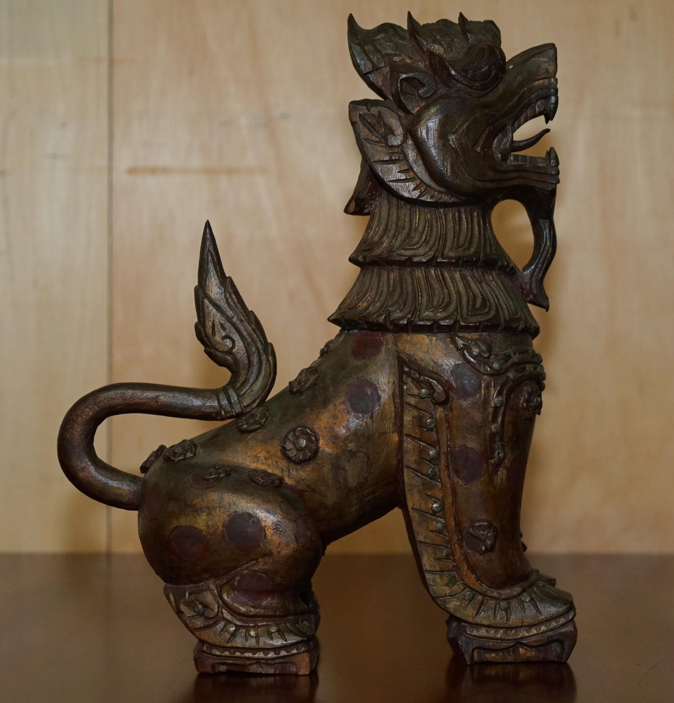LARGE DECORATIVE VINTAGE MiD CENTURY HAND CARVED CHINESE LION FOO DOG STATUE For Sale 6