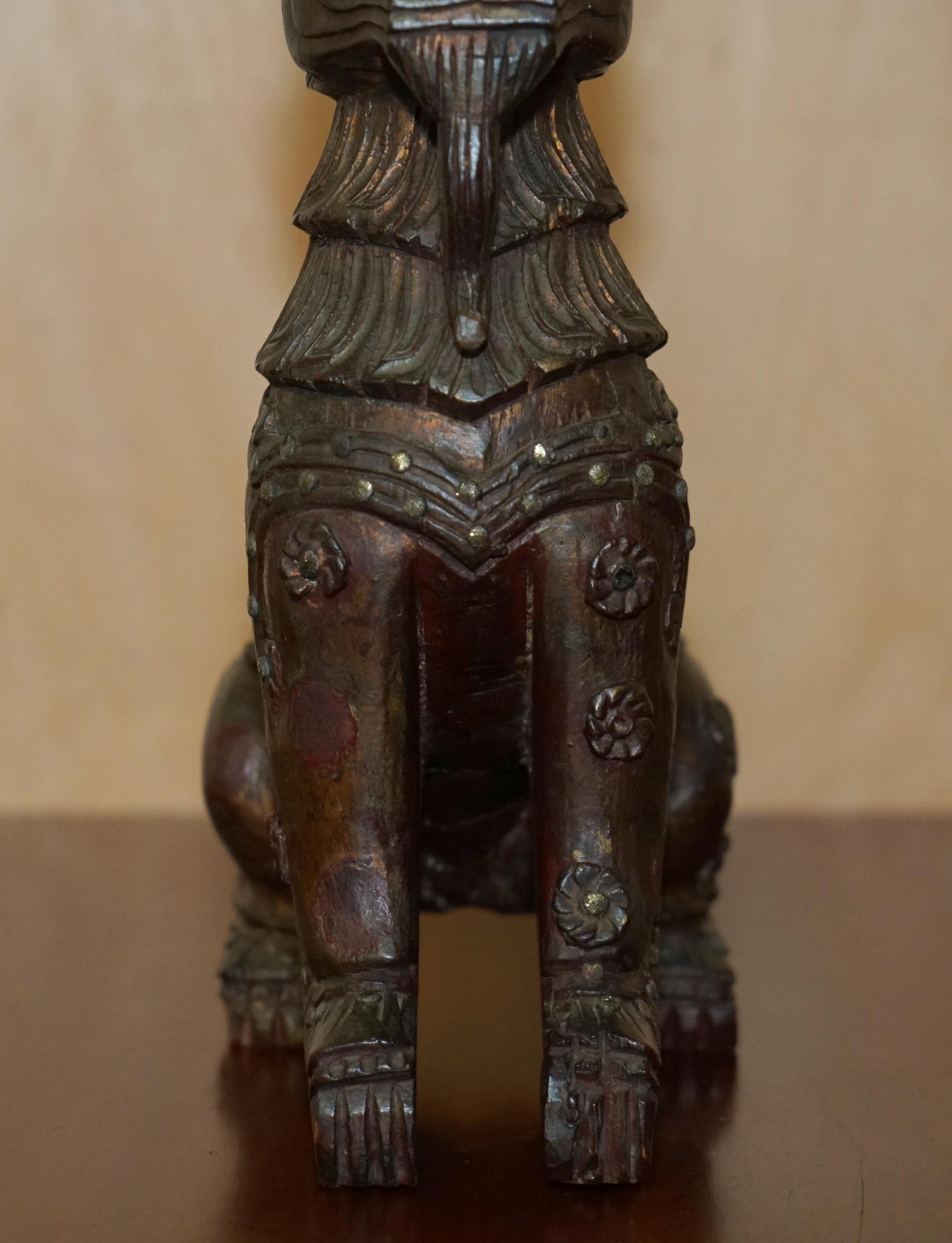 LARGE DECORATIVE VINTAGE MiD CENTURY HAND CARVED CHINESE LION FOO DOG STATUE For Sale 2