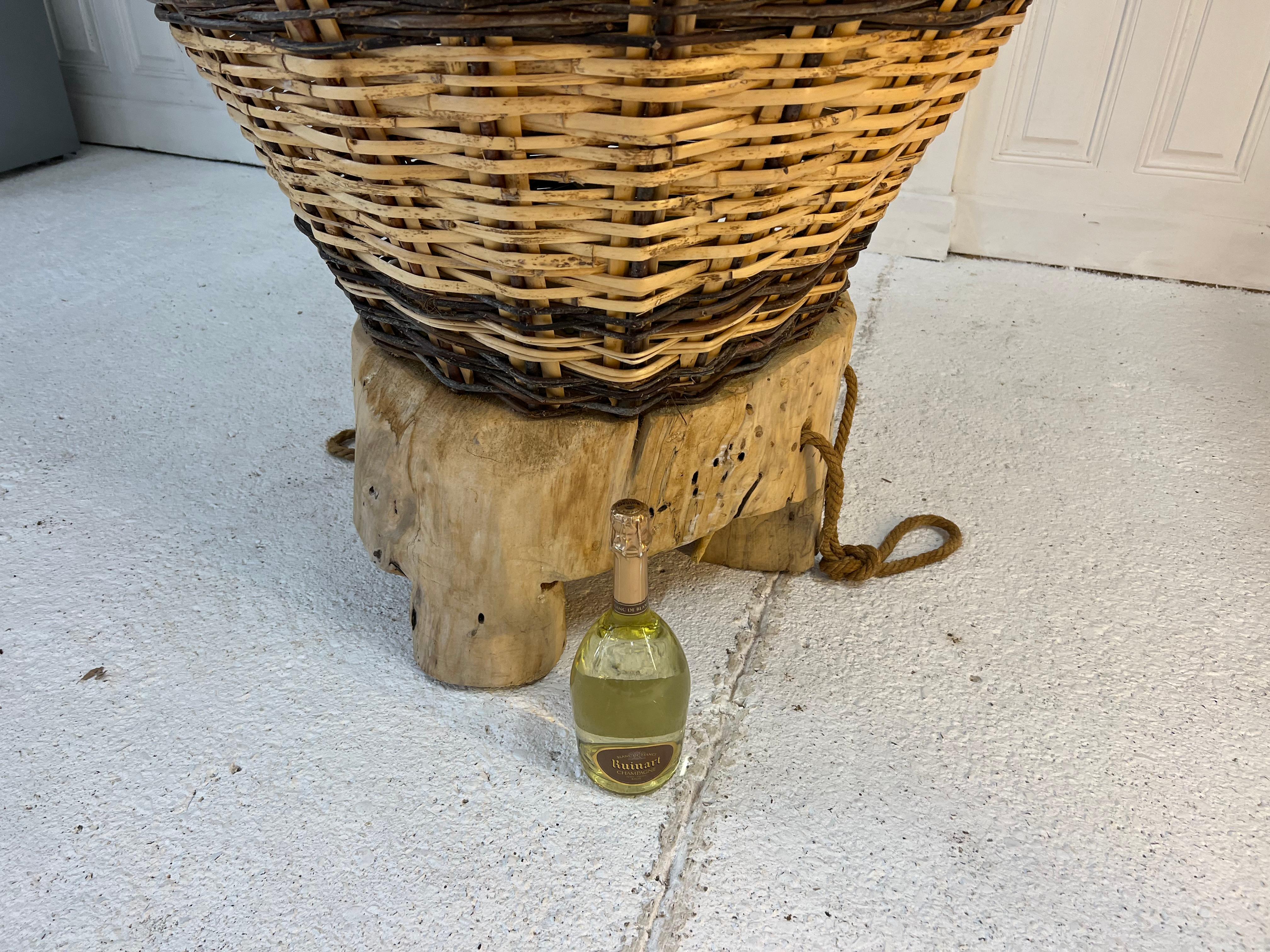 Large Décorative Wicker Vase Hand Made In Good Condition For Sale In PÉZENAS, FR