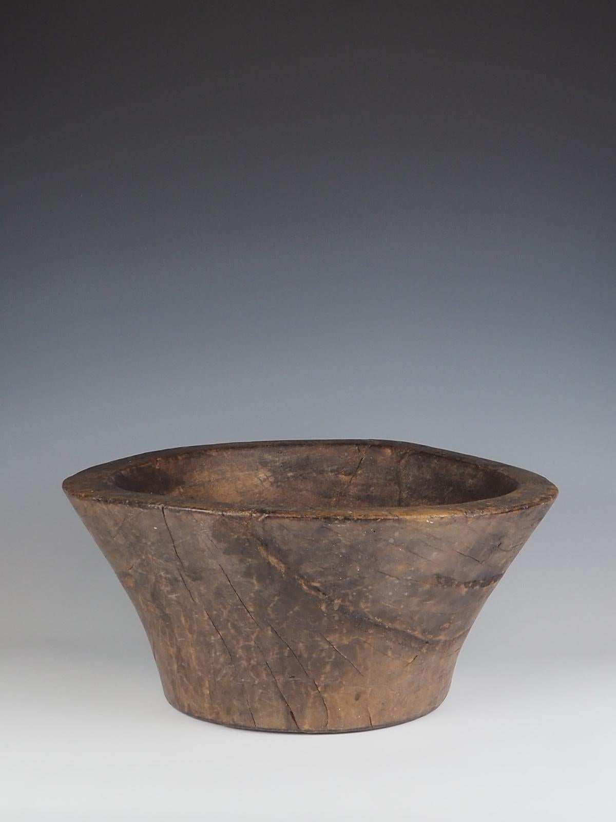 Large Decorative Wooden Carved Fruit Bowl

Very good heavy solid carved bowl

Very solid and heavy decorative wooden carved fruit bowl. It is beautifully crafted, adding an elegant touch to any home decor. The bowl is spacious enough to hold a