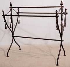 Großer dekorativer schmiedeeiserner Handtuchständer mit Quasten