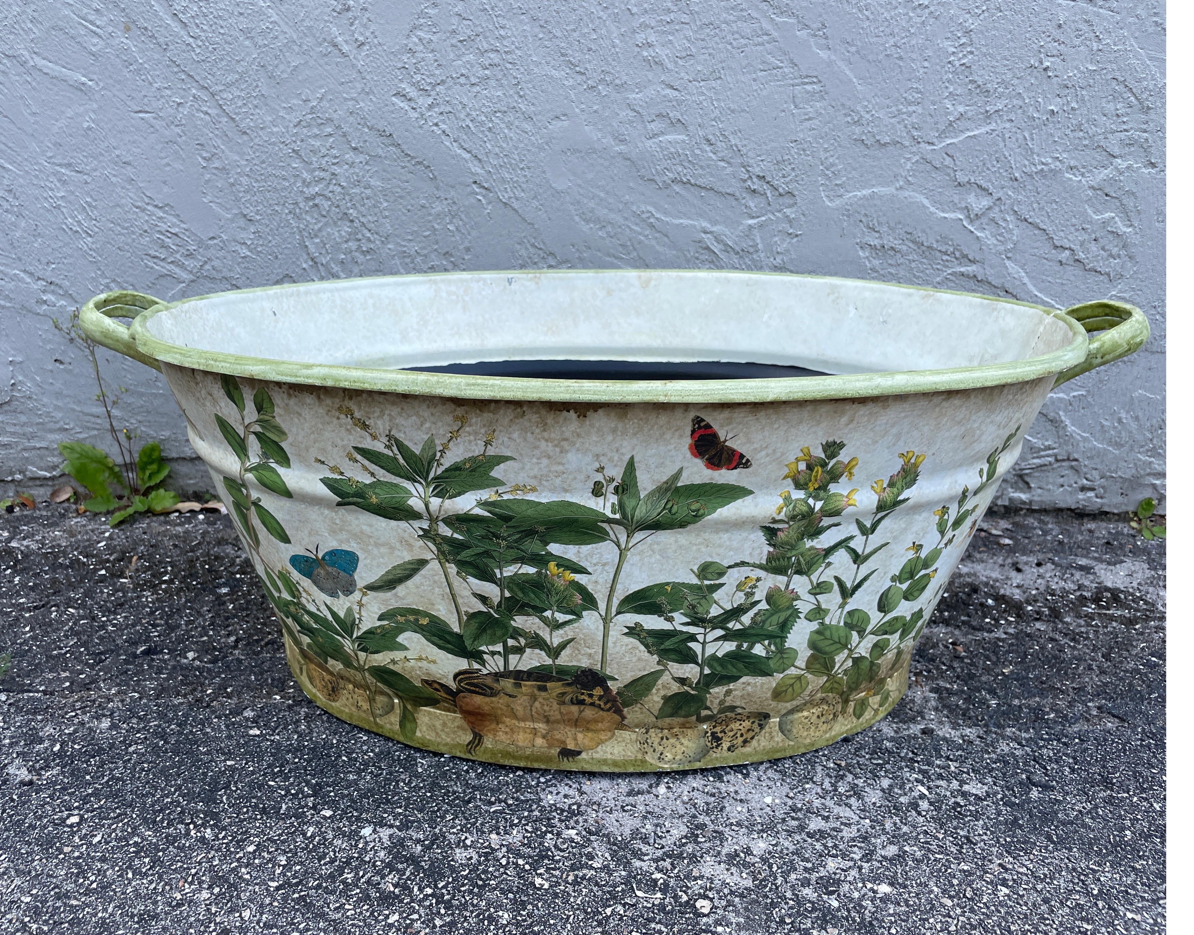 Large Decoupage & Painted Tole Container 6