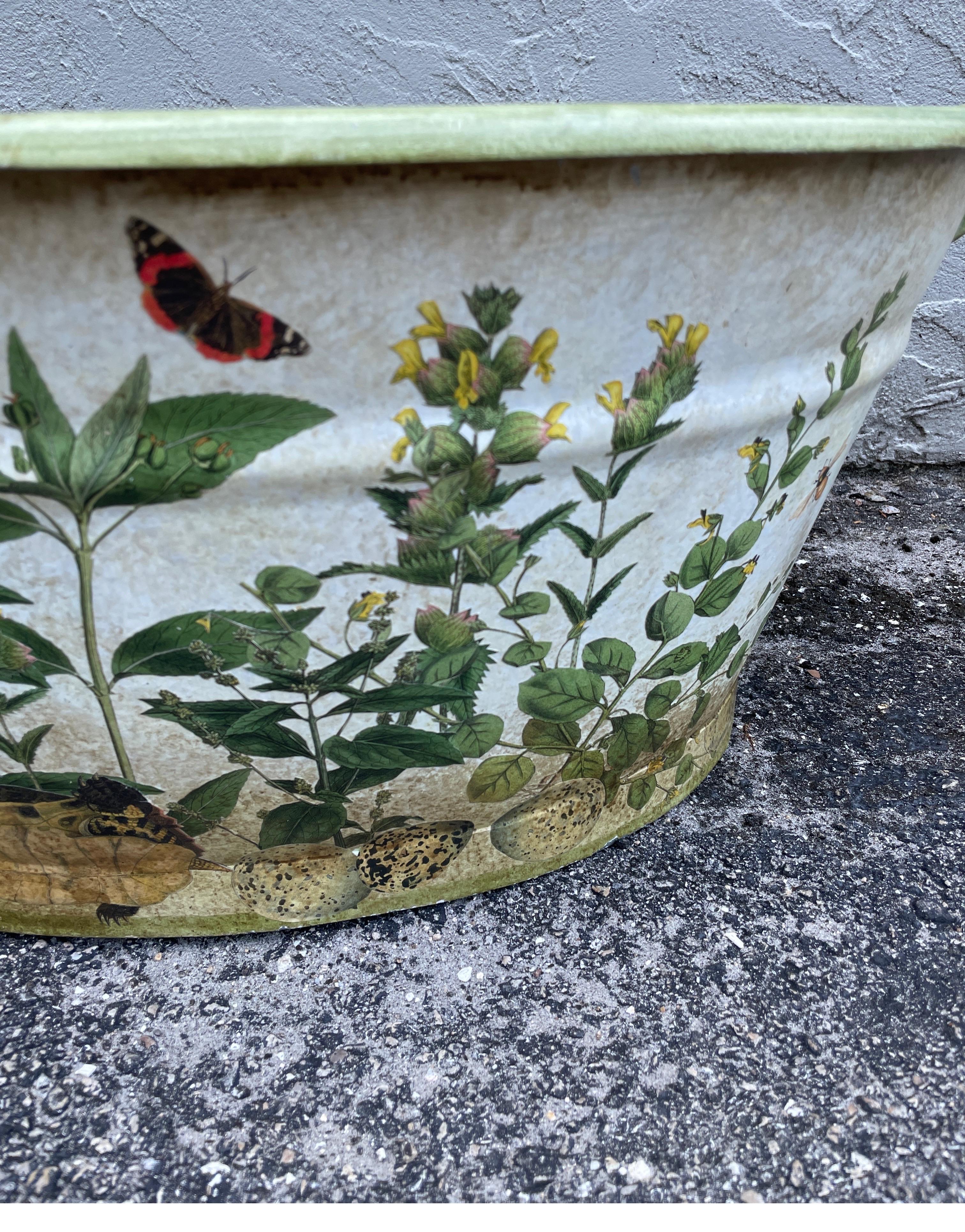 Large Decoupage & Painted Tole Container 7
