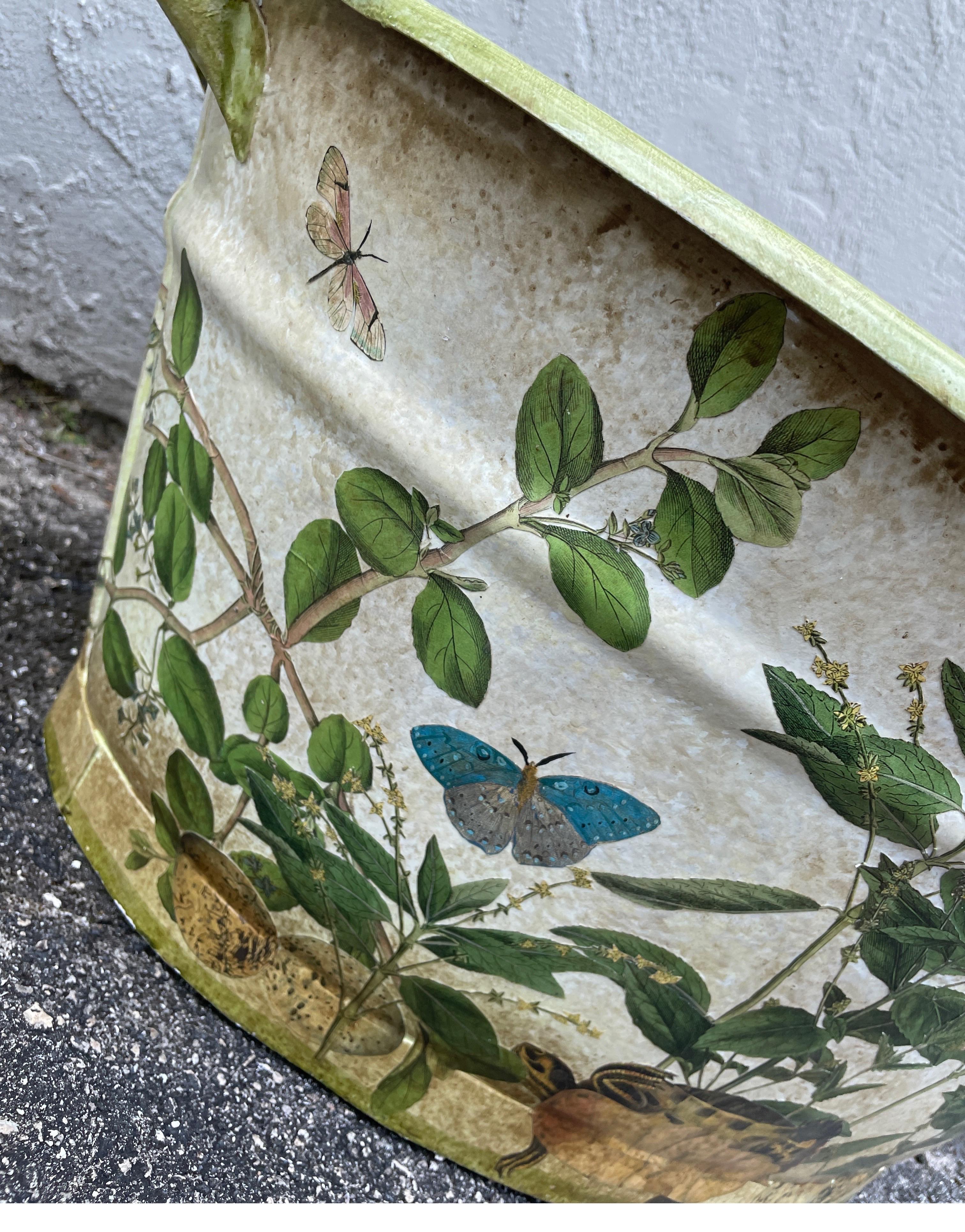 Large Decoupage & Painted Tole Container 9