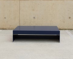 Grande table basse en aluminium « Deep Blue » à plateau unique - Personnalisable