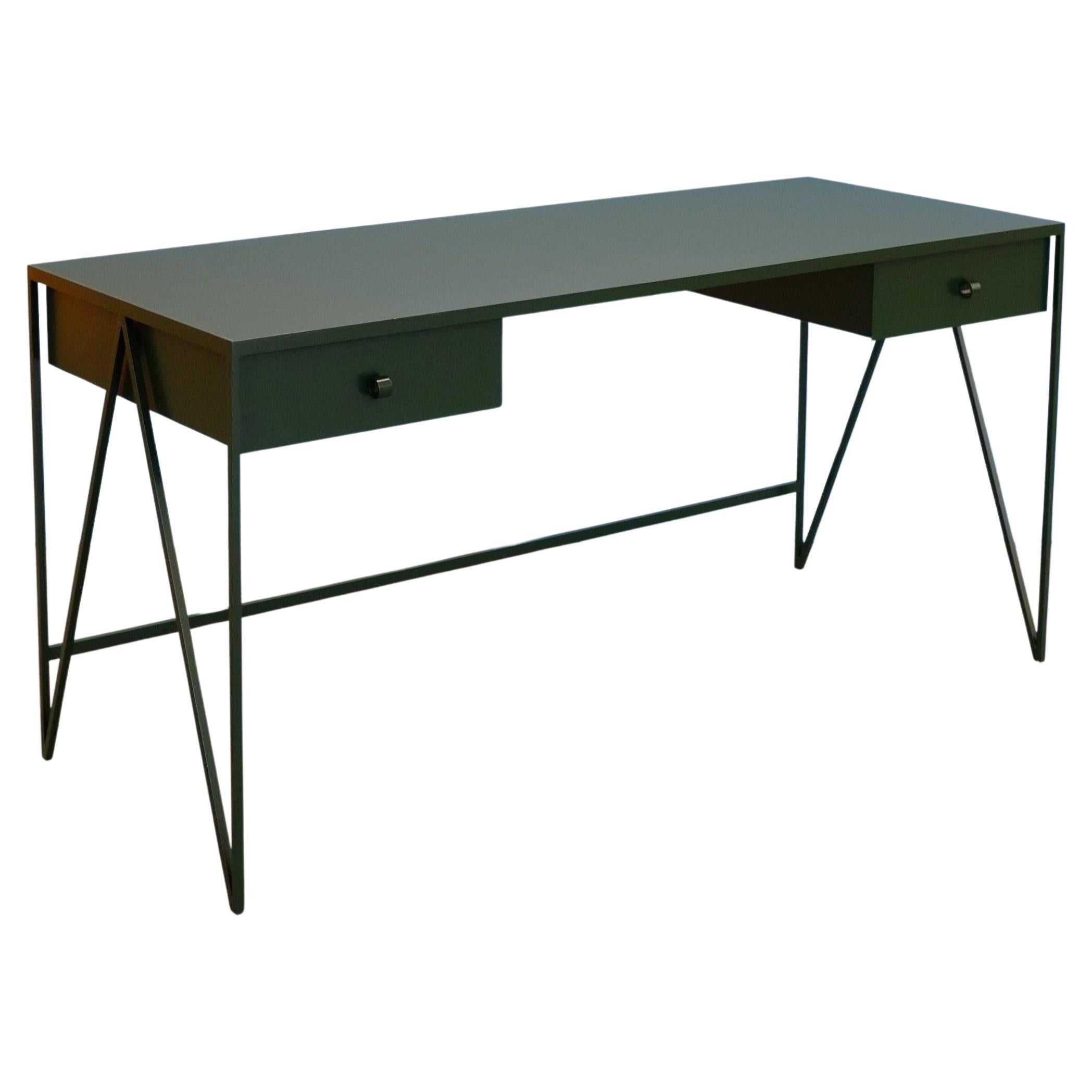 Großer tiefgrüner Arbeitstisch mit Linoleumplatte und zwei Schubladen, anpassbar im Angebot