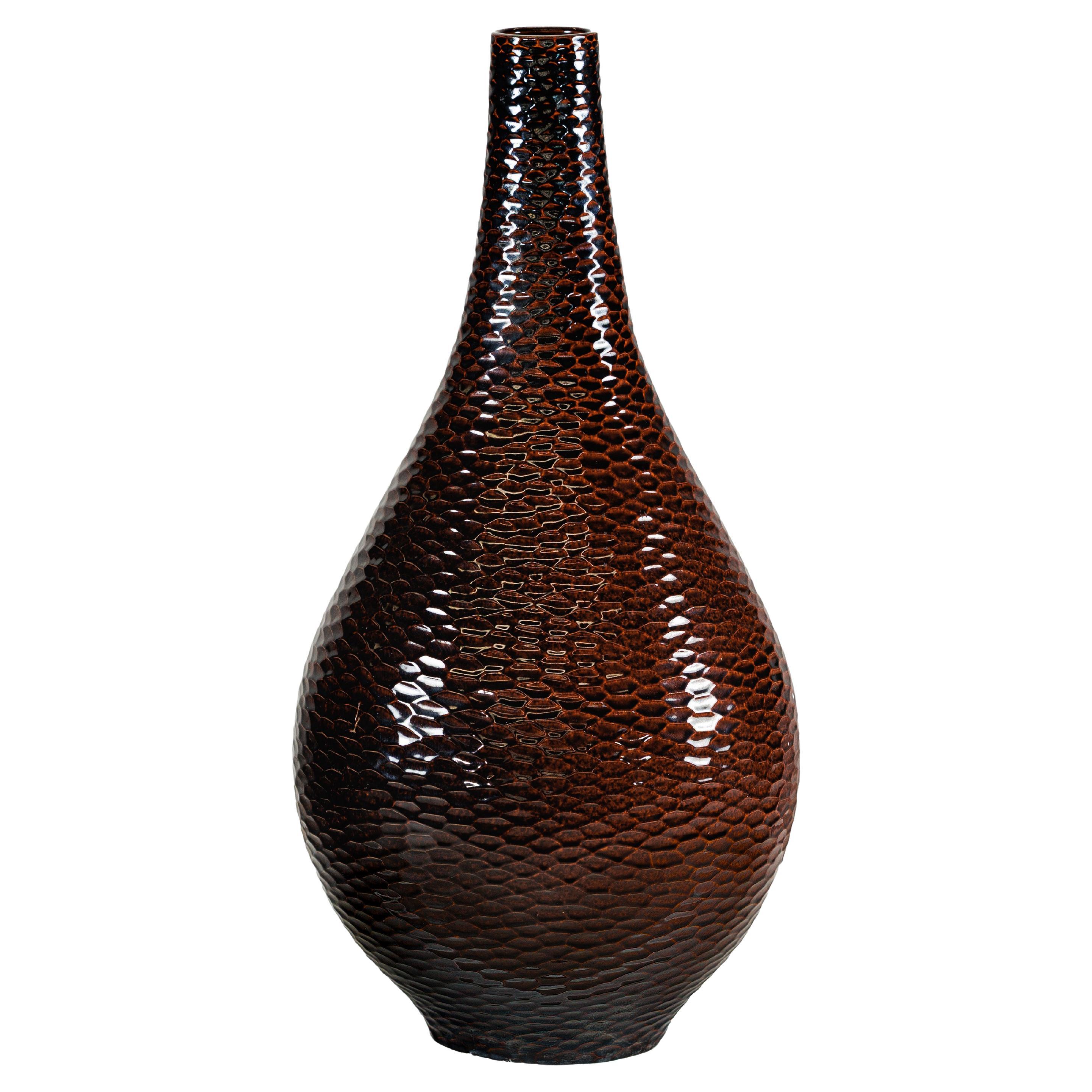 Vaso grande in ceramica artigianale marrone mogano profondo con struttura a nido d
ape