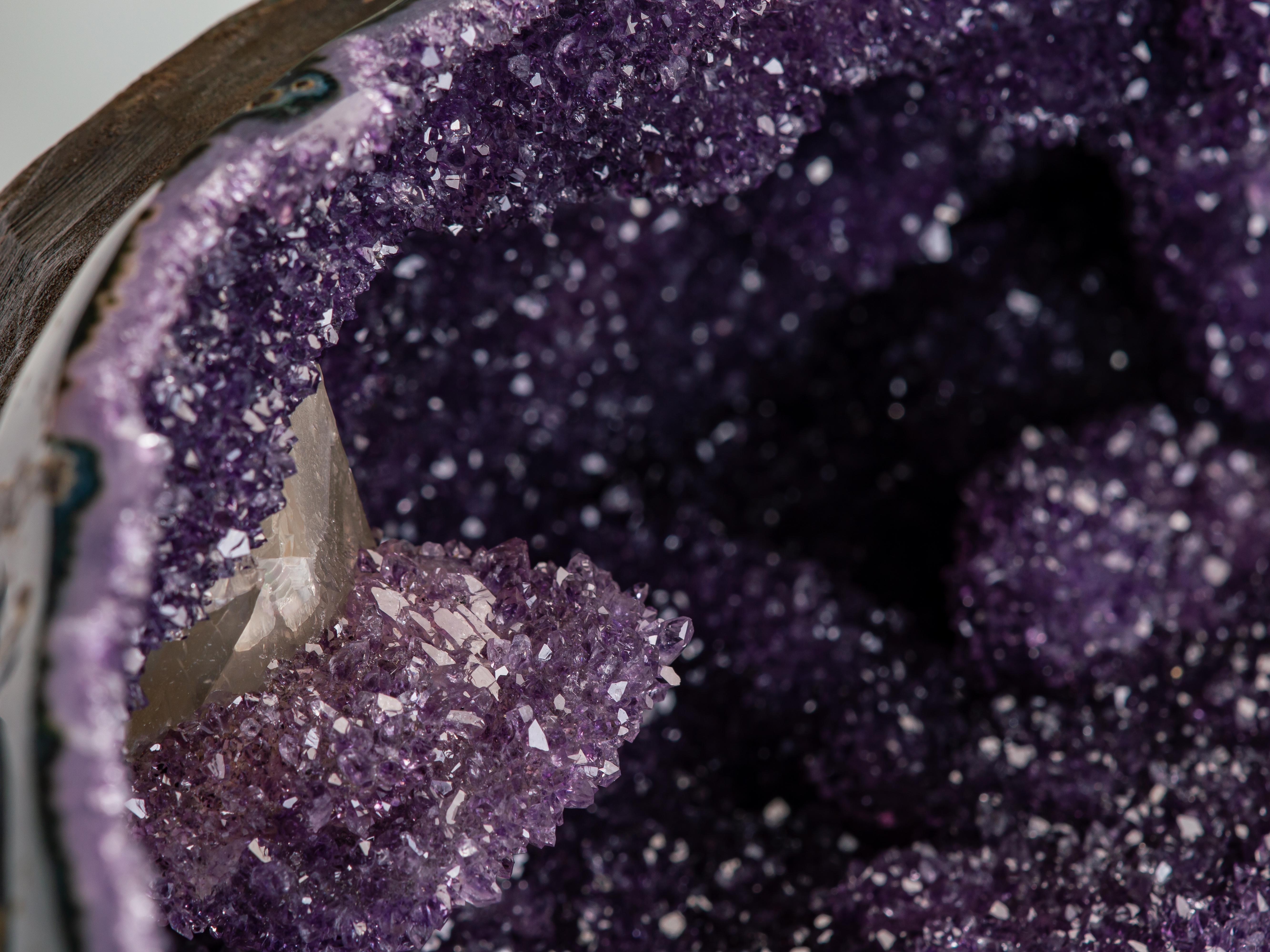 Gran Geoda Esférica Profunda de Amatista en venta 3
