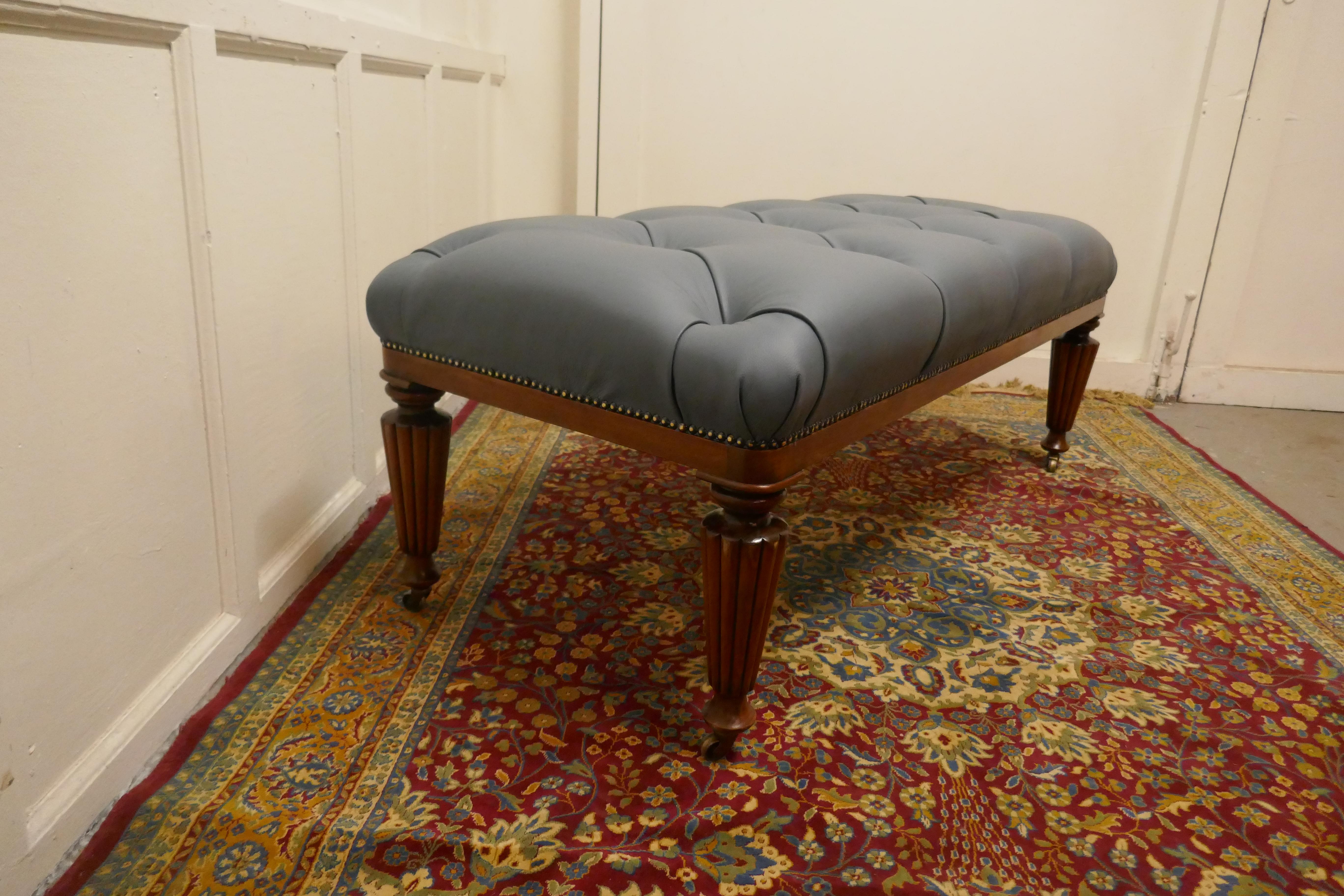 Large Deeply Buttoned Chesterfield Leather Library Stool In Good Condition For Sale In Chillerton, Isle of Wight