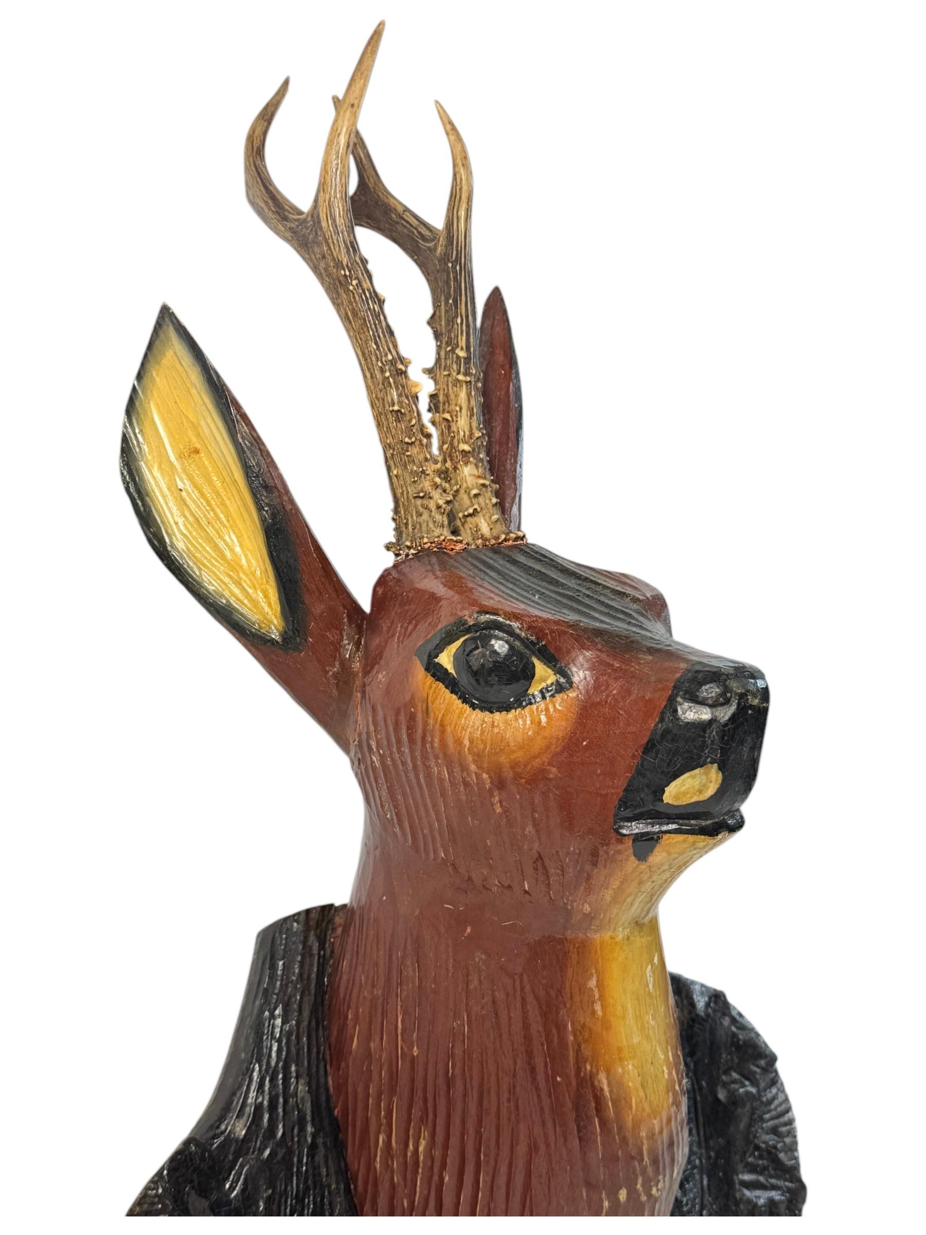 Gran Cabeza de Ciervo Primitivo Black Forest Trofeo de Madera de Arte Popular Tallado a Mano en venta 3