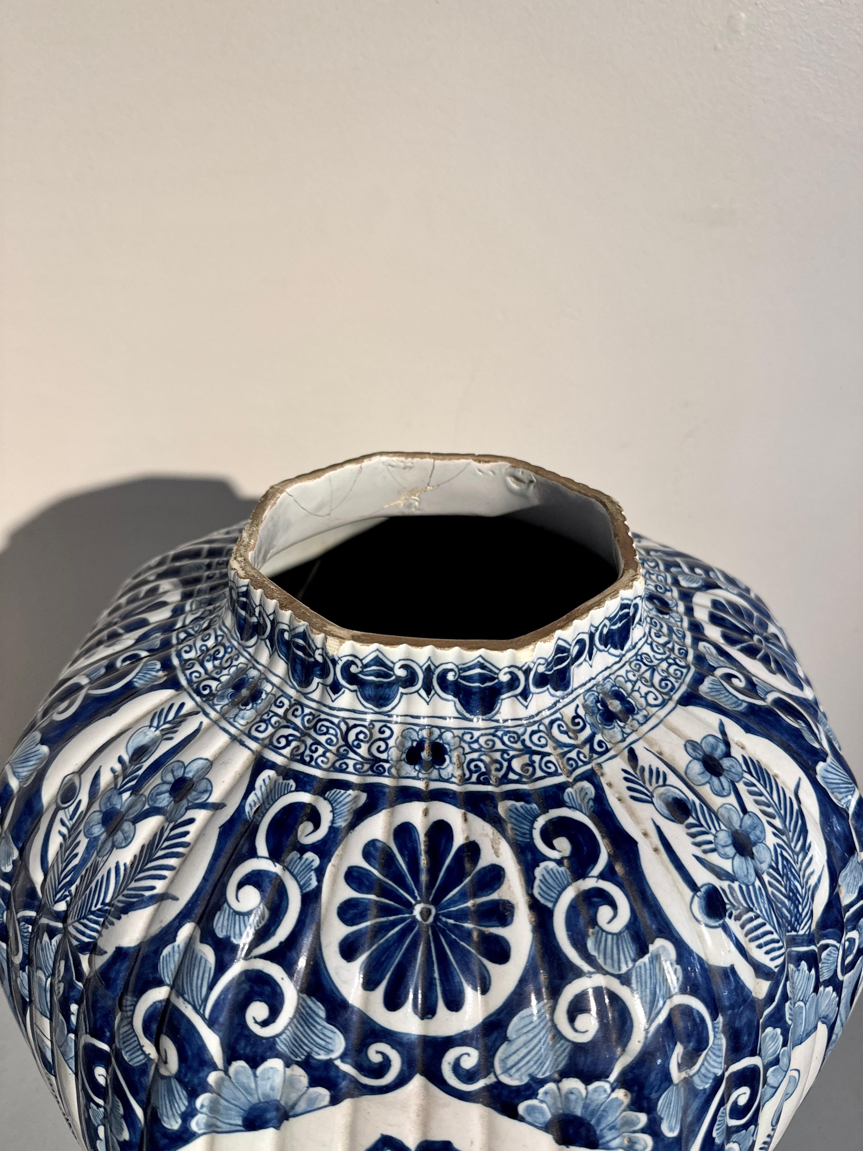 Large Delft Blue and White Fluted Octagonal Jar, JV Duijn, 18th c, Netherlands For Sale 2