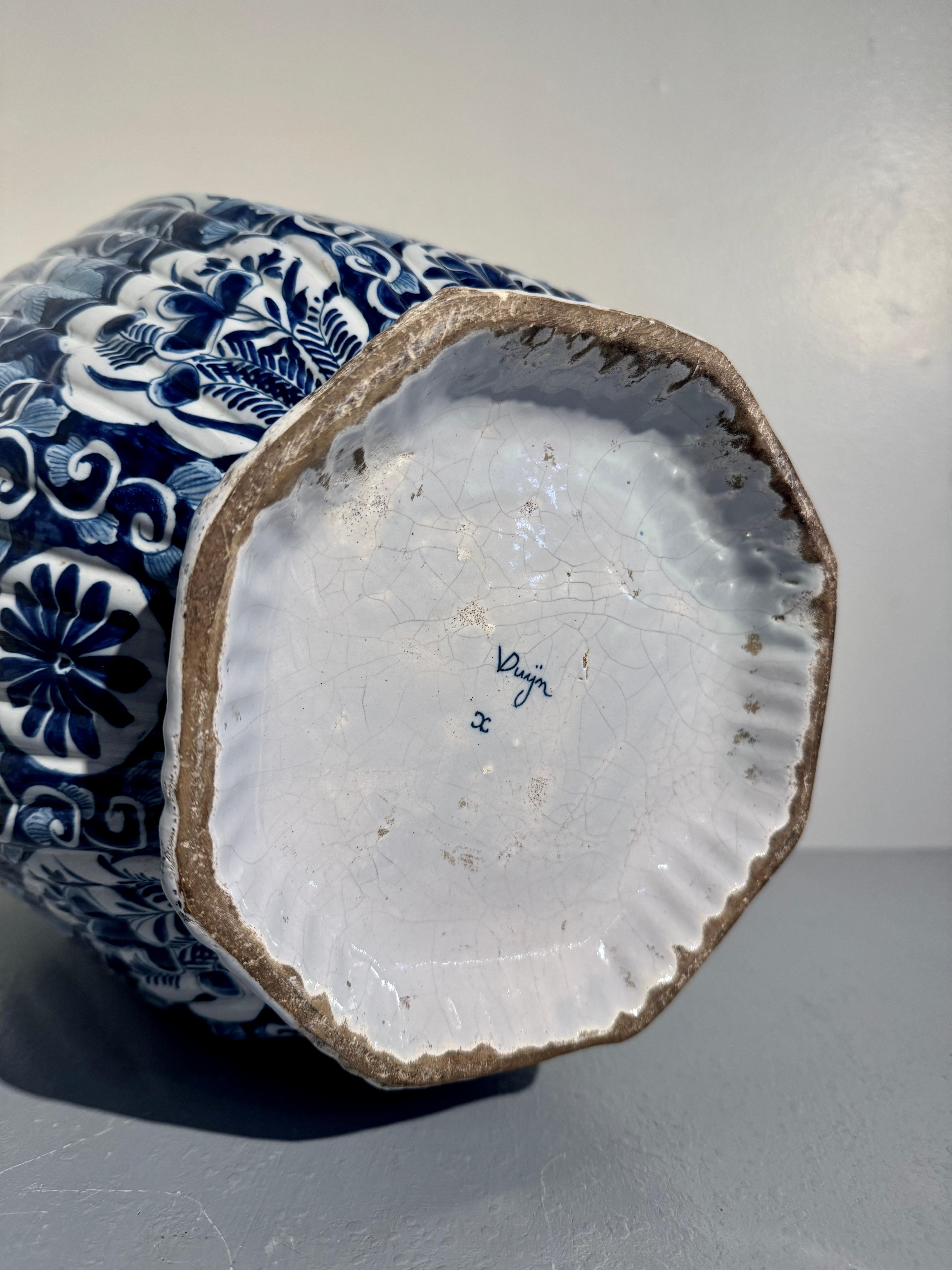 Large Delft Blue and White Fluted Octagonal Jar, JV Duijn, 18th c, Netherlands For Sale 3