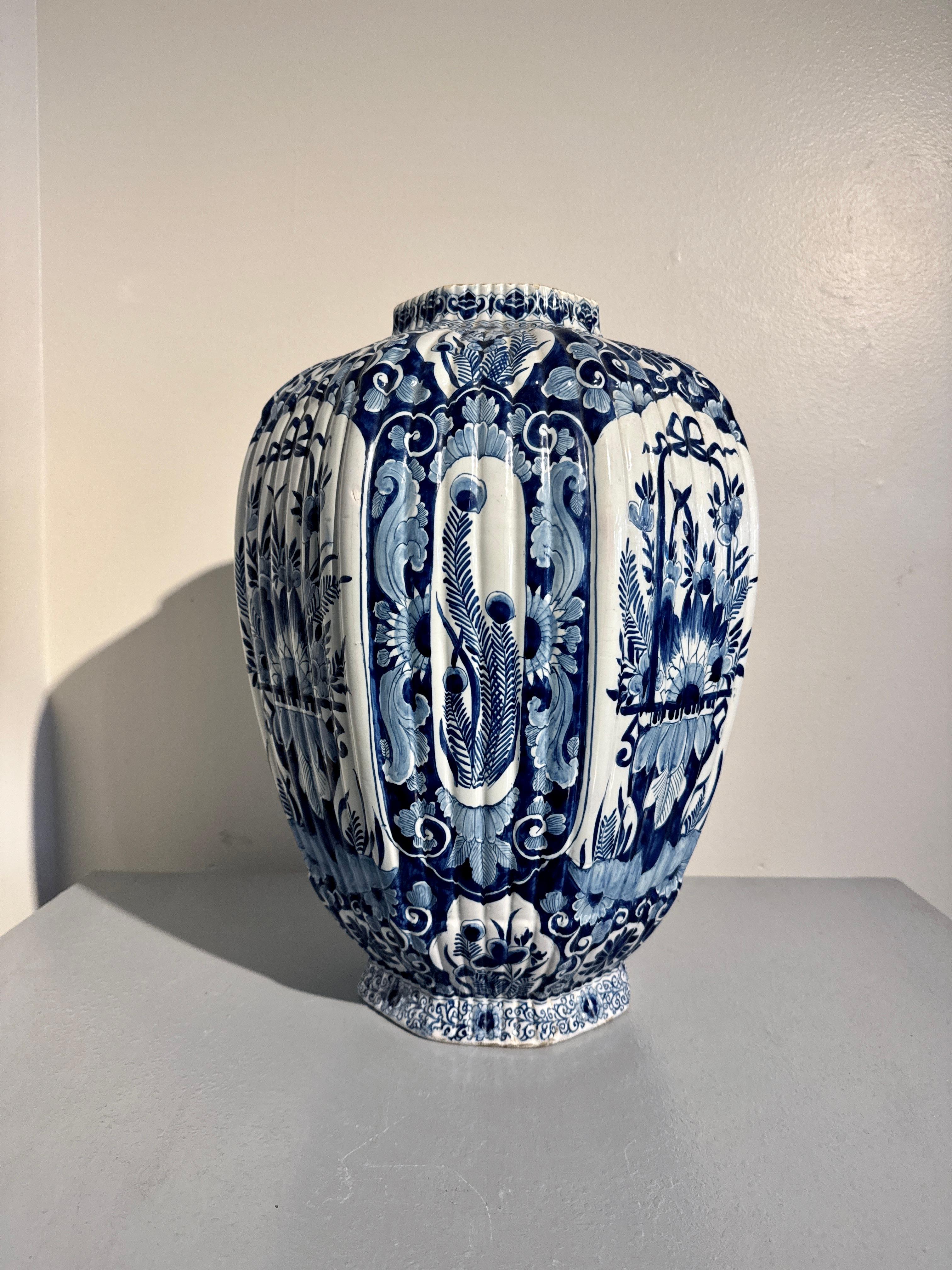 Dutch Large Delft Blue and White Fluted Octagonal Jar, JV Duijn, 18th c, Netherlands For Sale