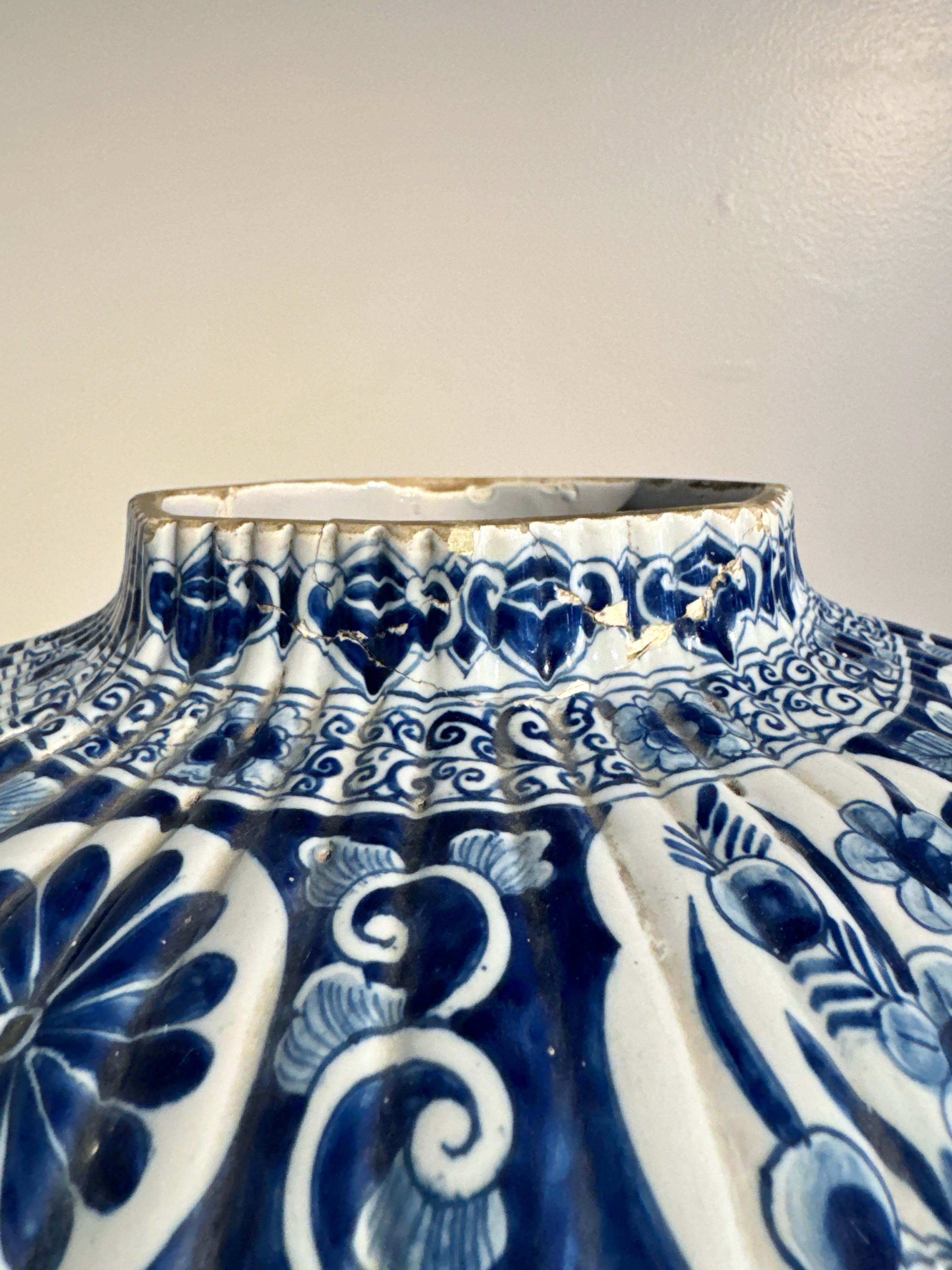 Large Delft Blue and White Fluted Octagonal Jar, JV Duijn, 18th c, Netherlands For Sale 1