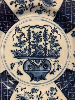 Grande piatto da portata in stile chinoiserie di Delft, realizzato da De Porceleyne Bijl