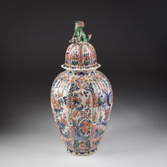 Grand vase couvert de Delft Desvres