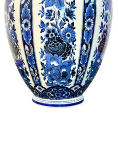 Large Delft White and Blue Faience Covered Vase or Ginger Jar, 20th Century