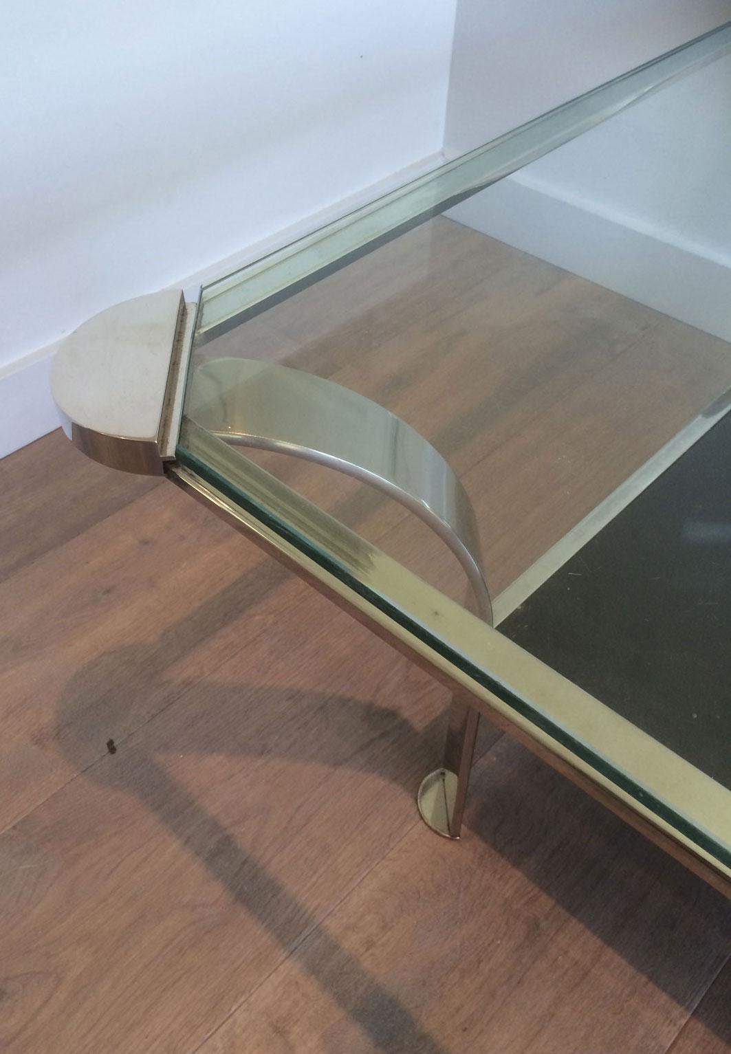 Large Design Chrome Coffee Table with Glass Shelves In Good Condition For Sale In Marcq-en-Barœul, Hauts-de-France