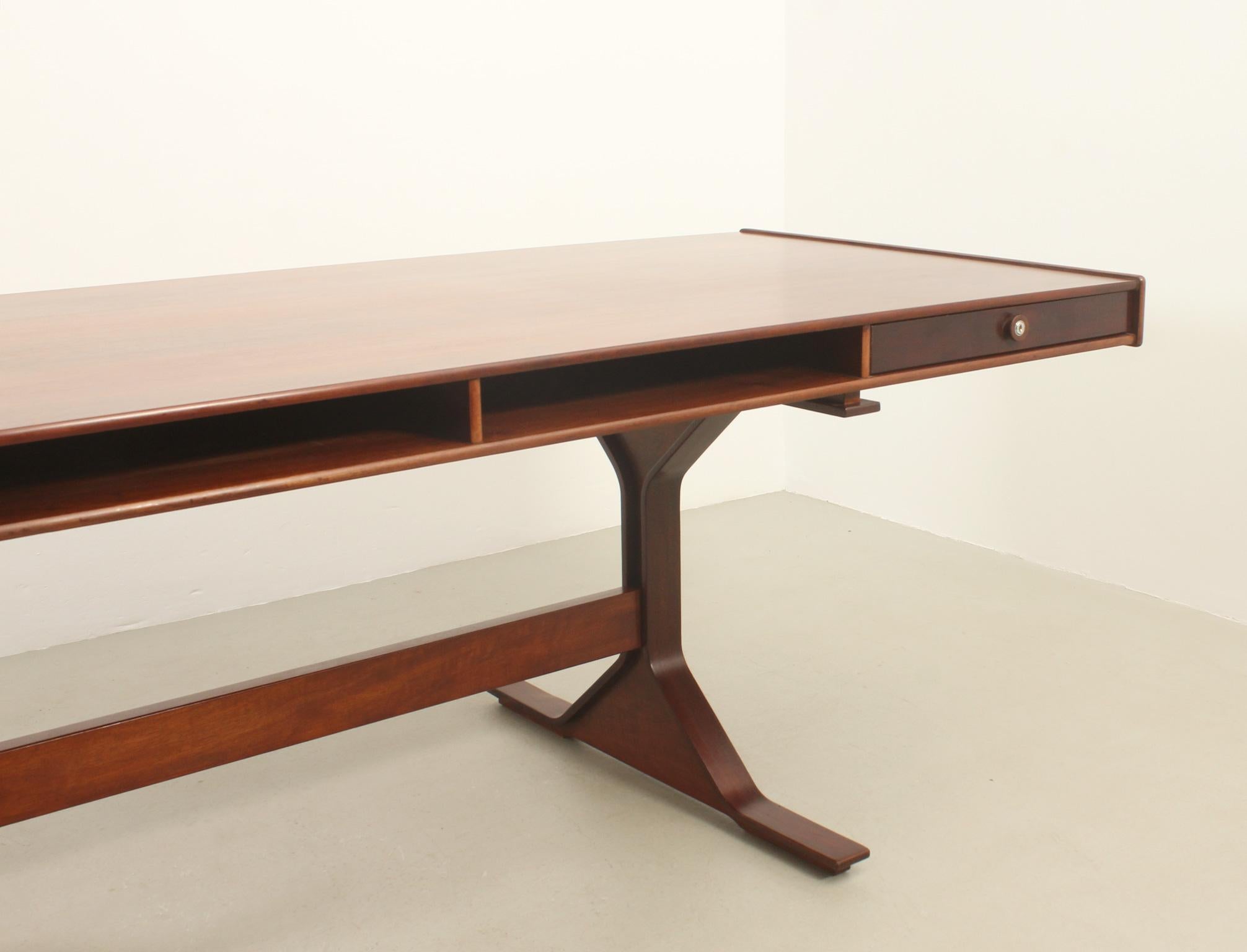 Mid-Century Modern Large Desk by Gianfranco Frattini for Bernini, Italy, 1956 For Sale