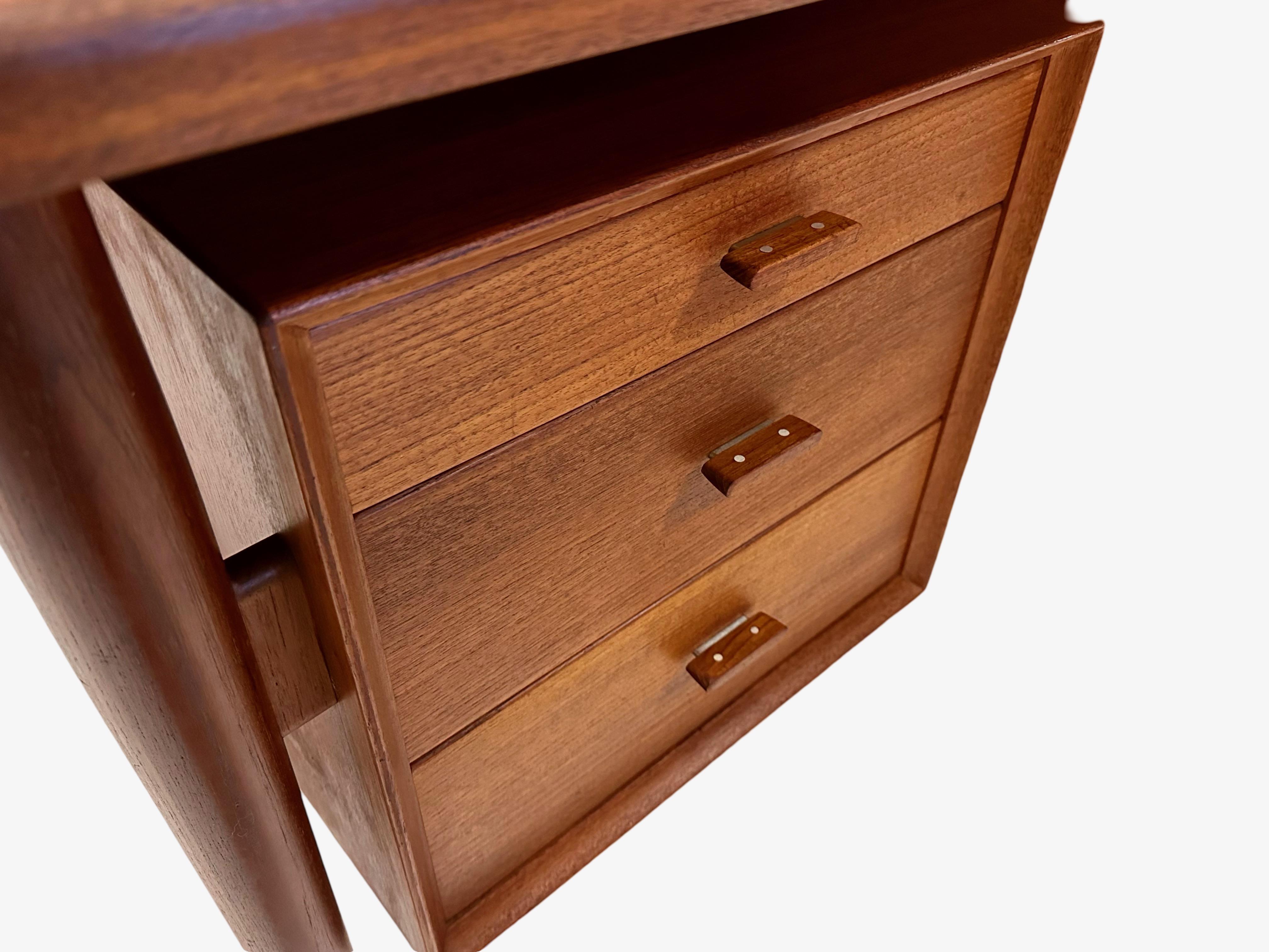 Large desk designed by Arne Vodder, Denmark. In Good Condition For Sale In København K, DK