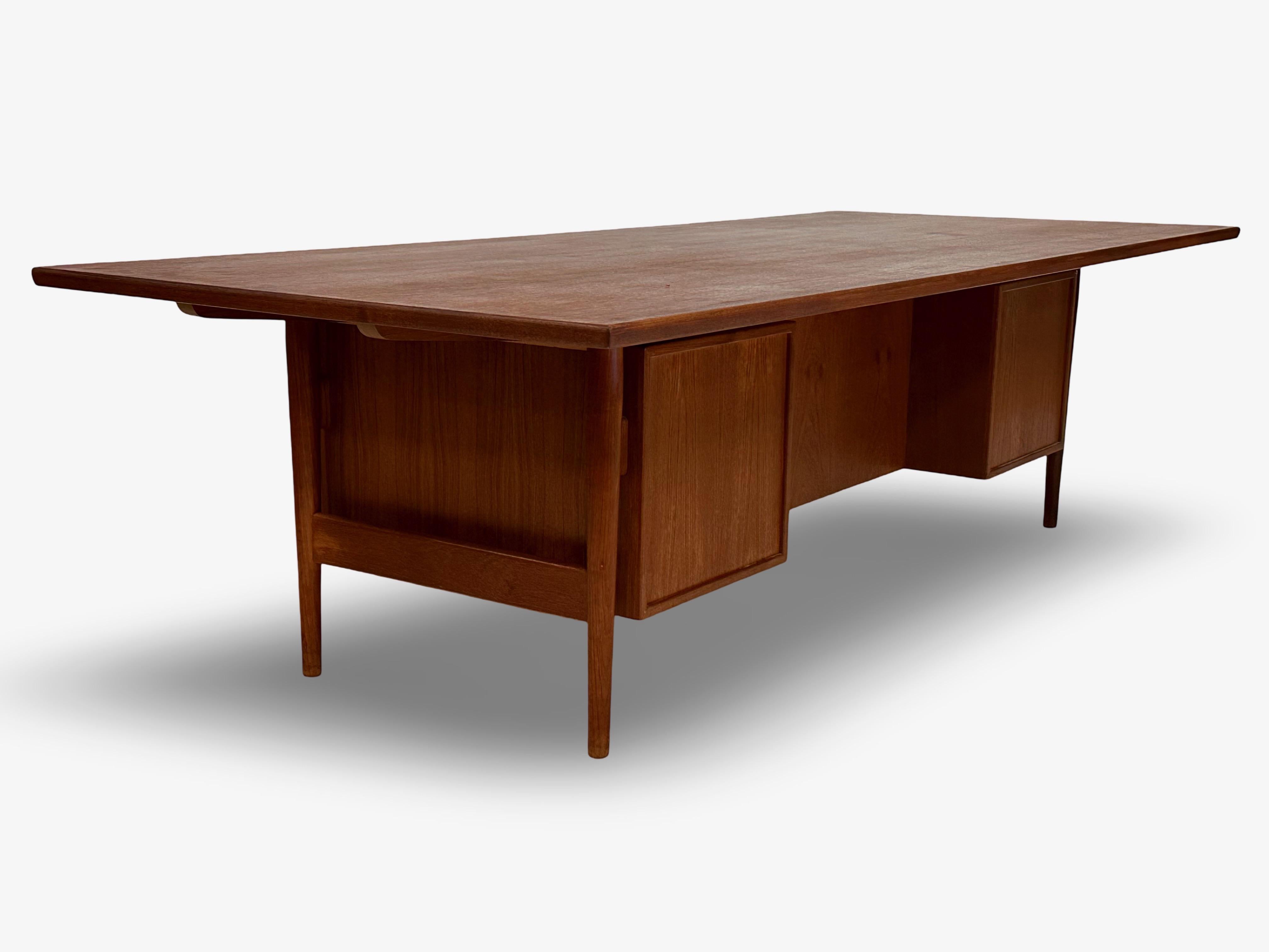 Mid-20th Century Large desk designed by Arne Vodder, Denmark. For Sale