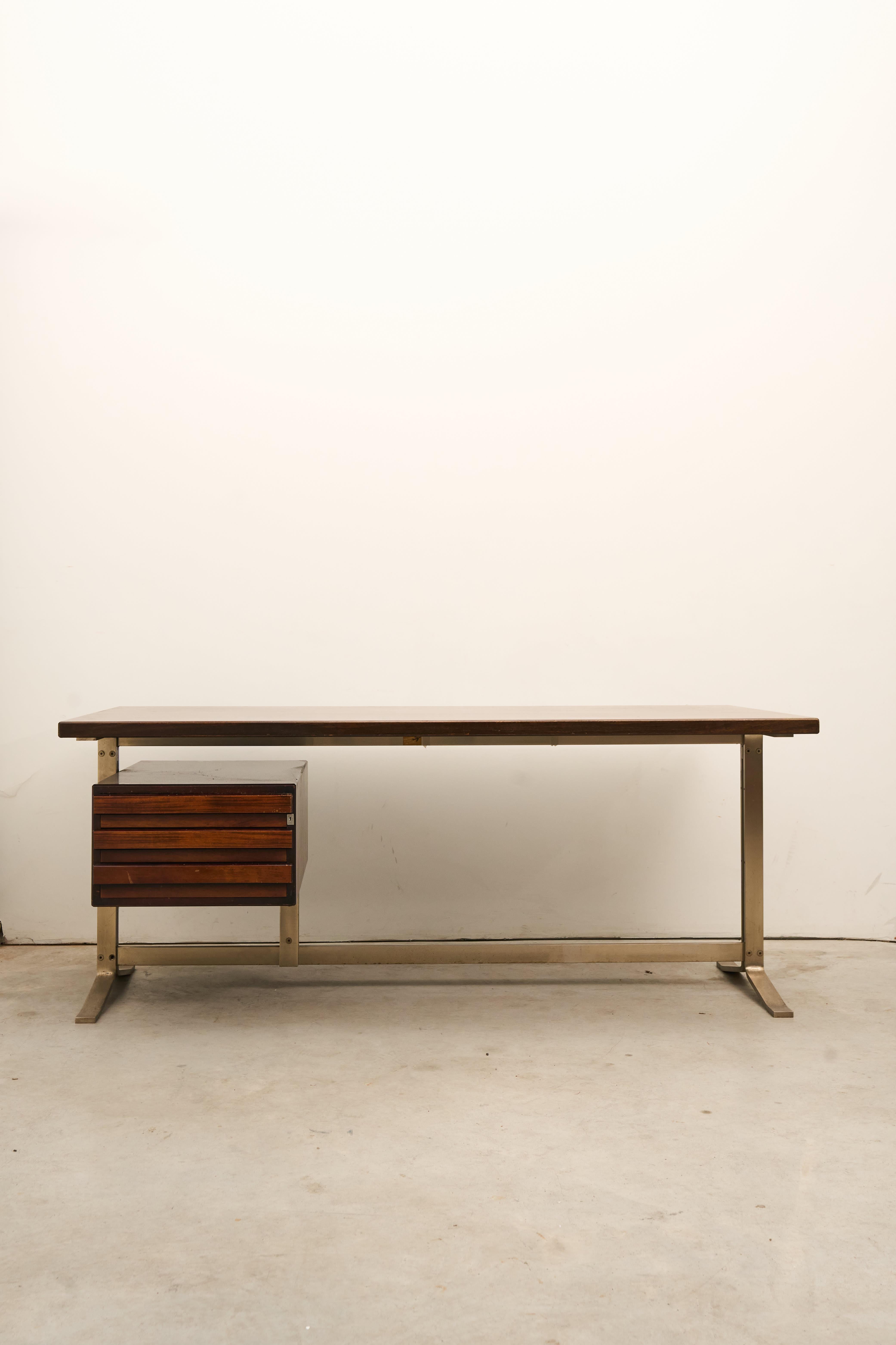 This modern, stream-lined writing desk is designed by Gianni Moscatelli in the sixties in Italy. Its notable
feature is a spacious wooden tabletop, firmly affixed to a nickel-plated steel frame distinguished by its
sleek, open construction.