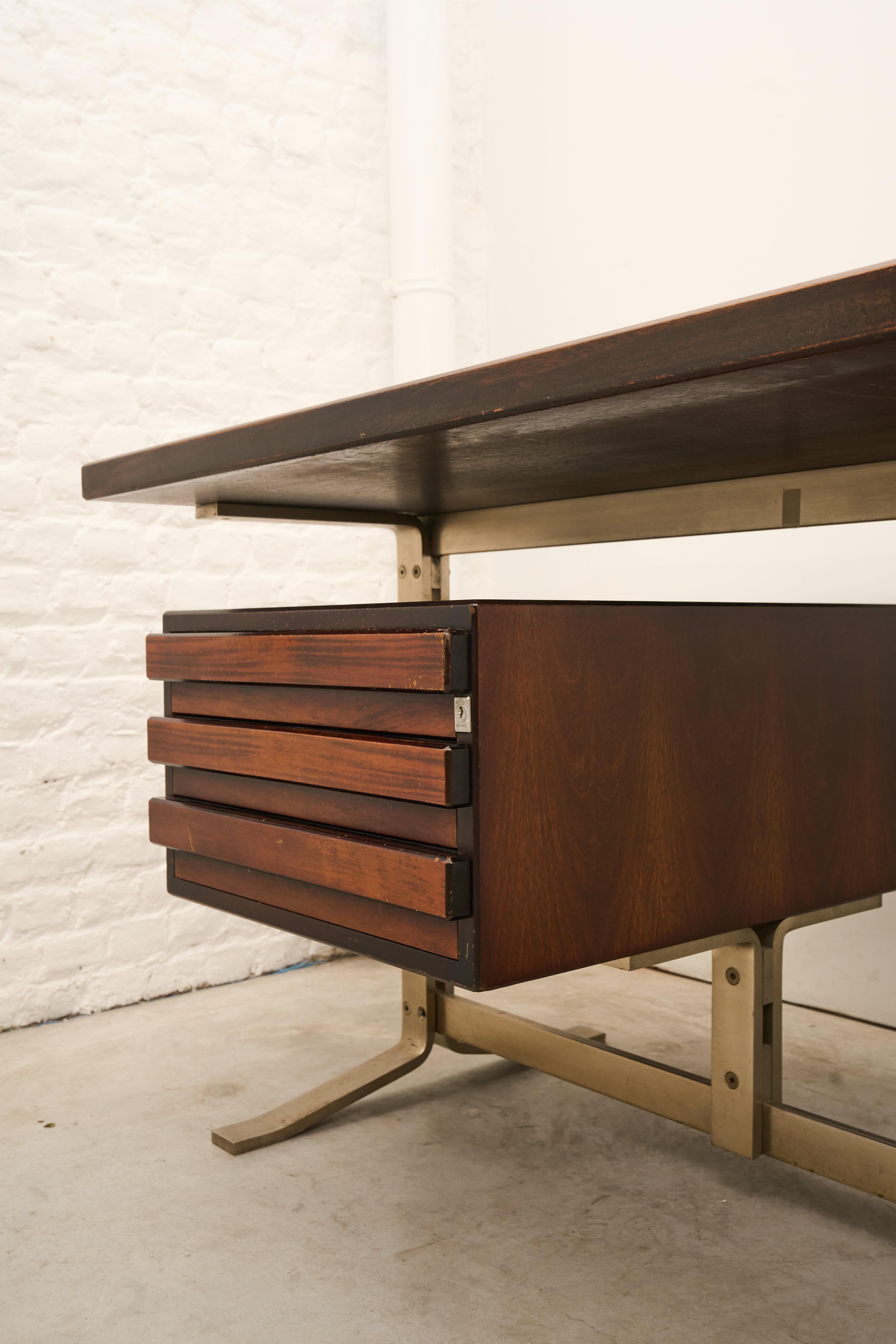 Italian LARGE DESK FOR FORMANOVA Gianni Moscatelli
