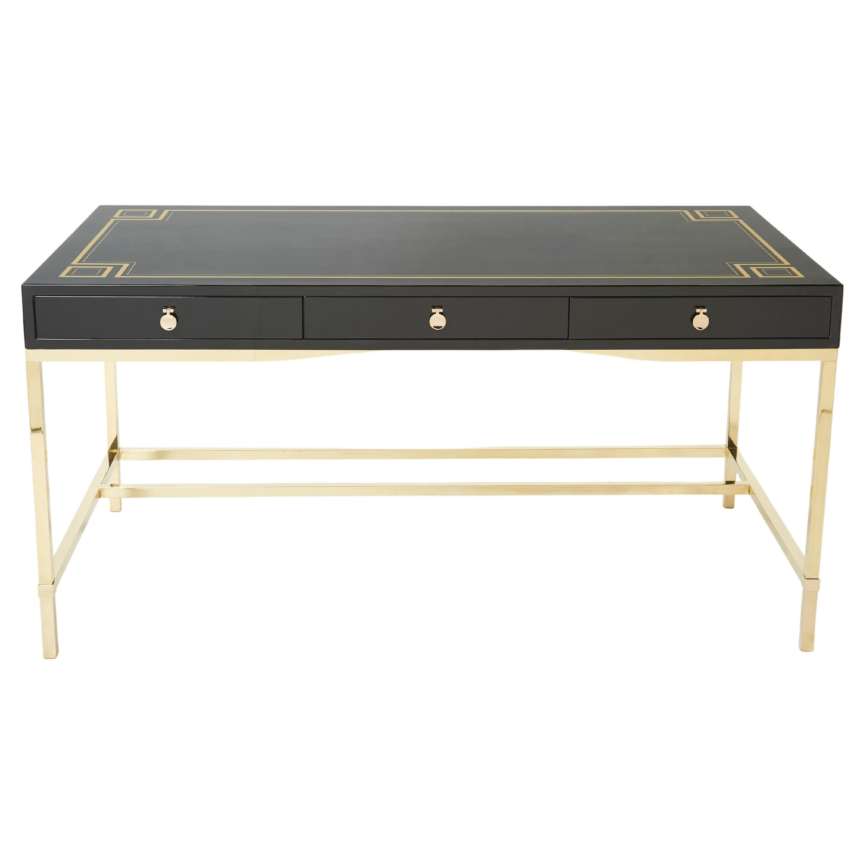 Grande table de bureau Guy Lefevre Maison Jansen en laque noire et laiton 1970